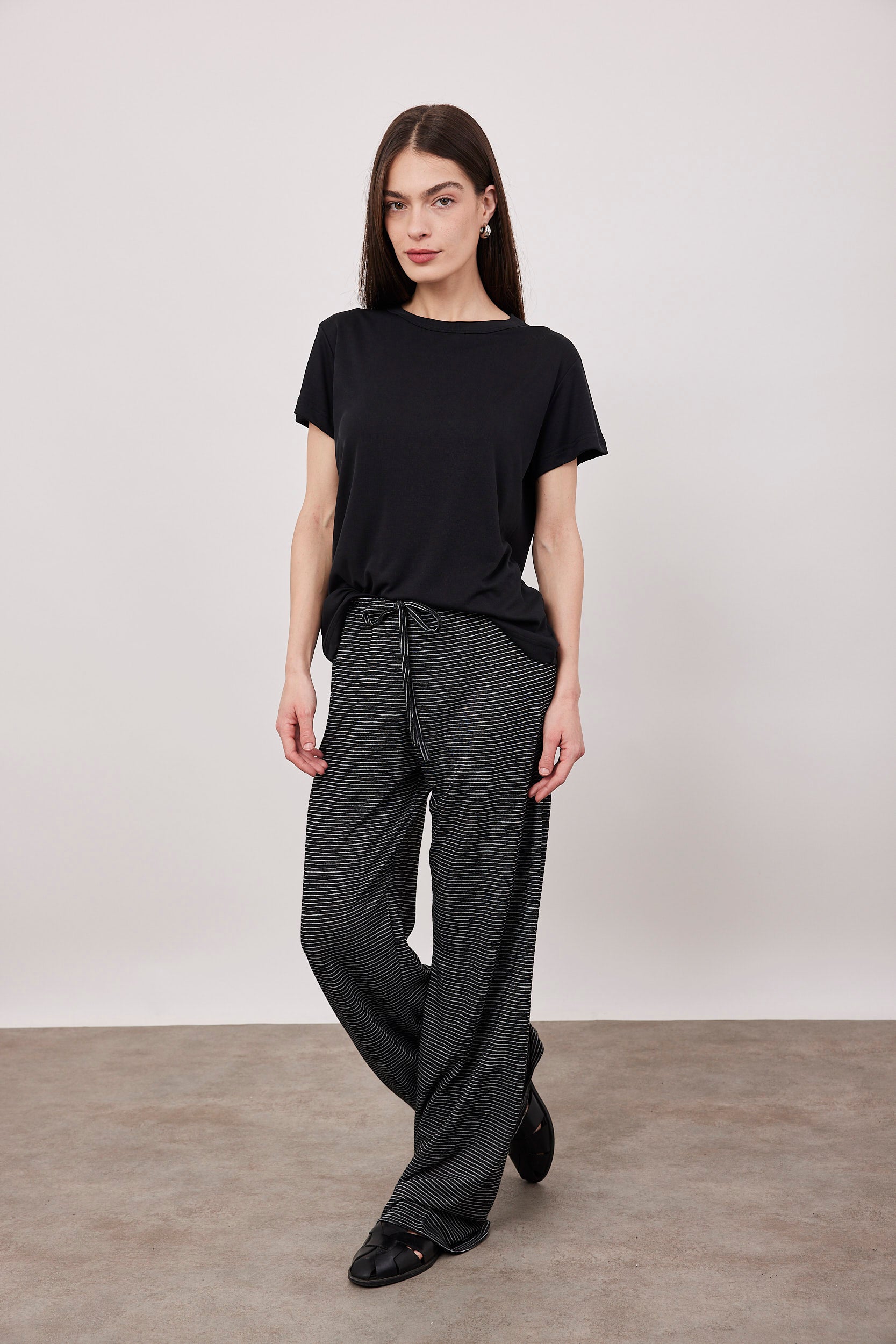 מכנסיים במראה פשתן בהדפס פסים