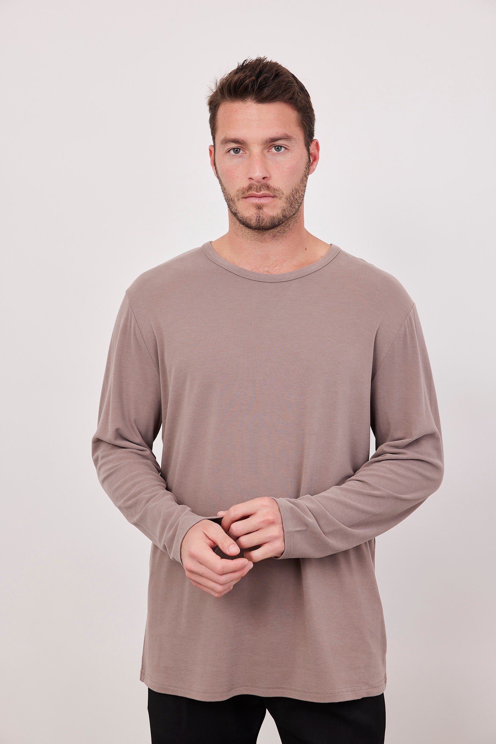 חולצה ארוכה מפתח עגול מובלט