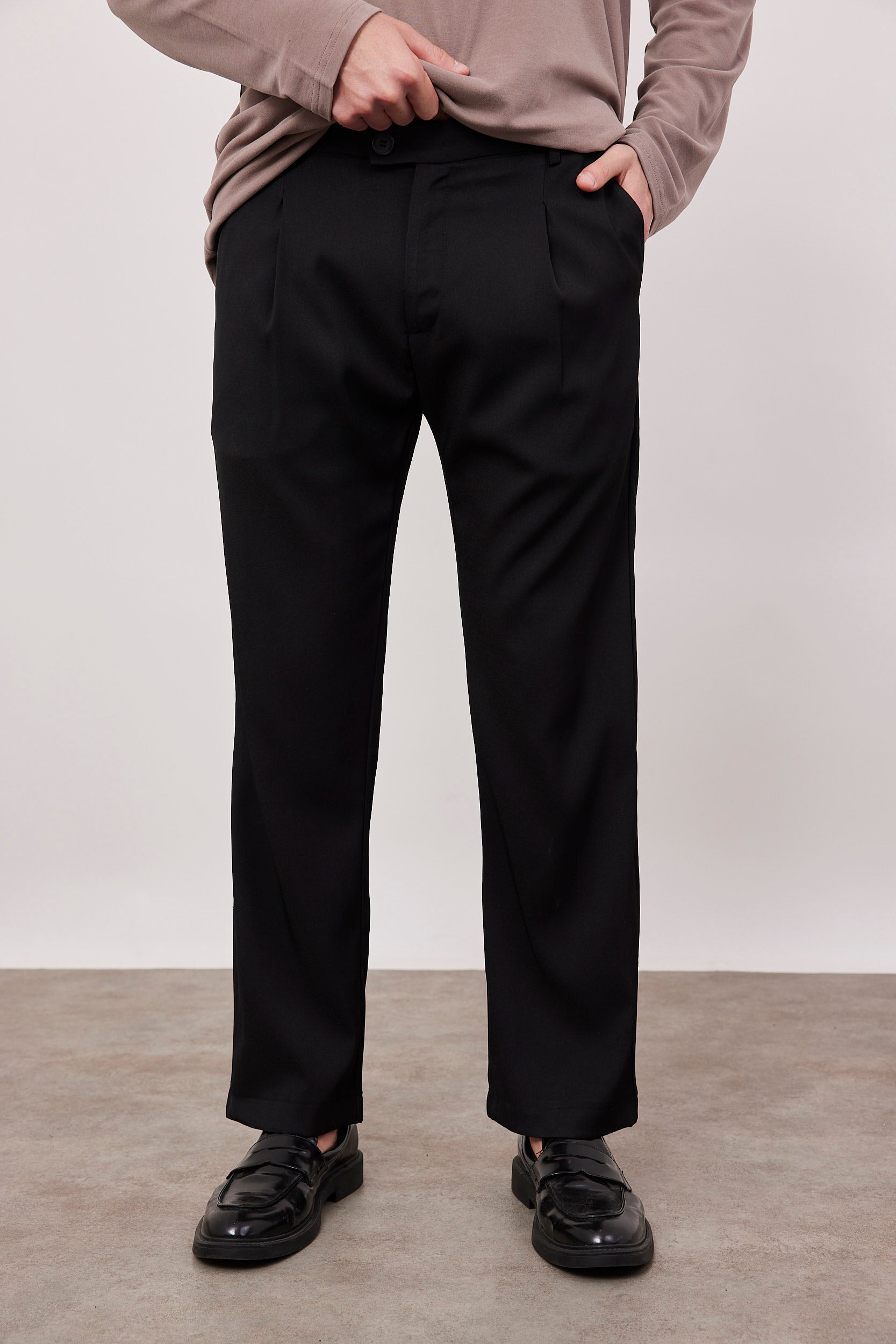 מכנסיים מחויטים גזרה ישרה