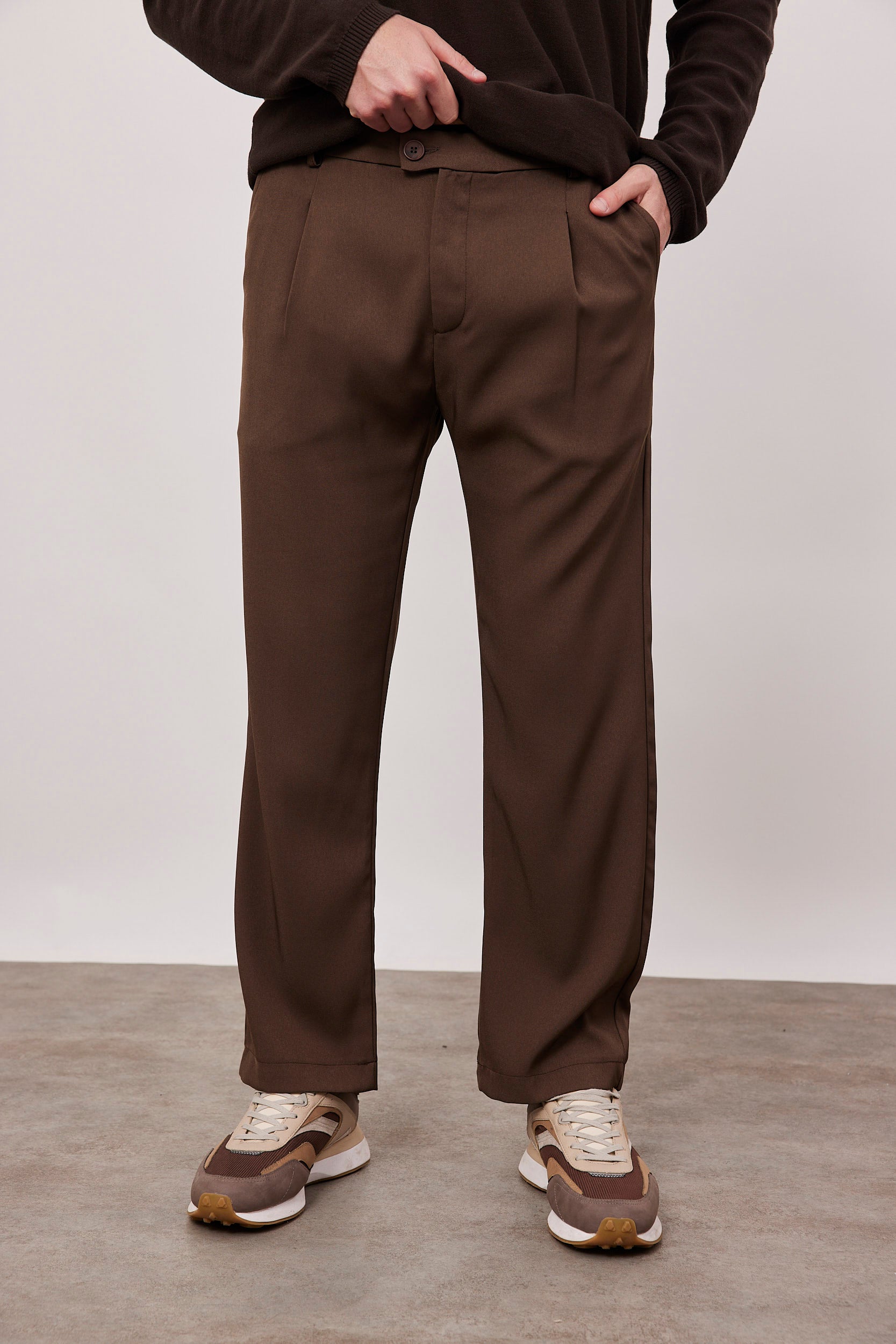 מכנסיים מחויטים גזרה ישרה