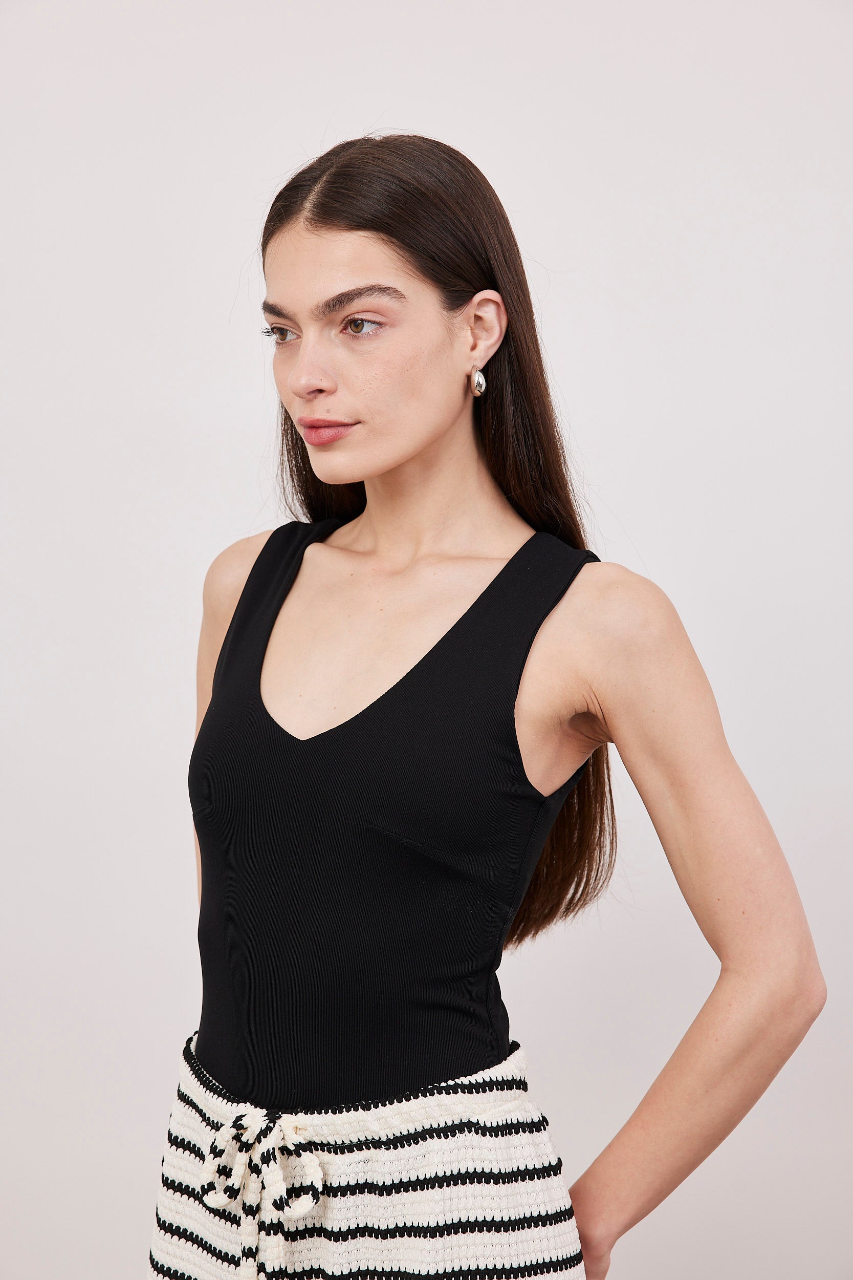 בגד גוף וי מחטב