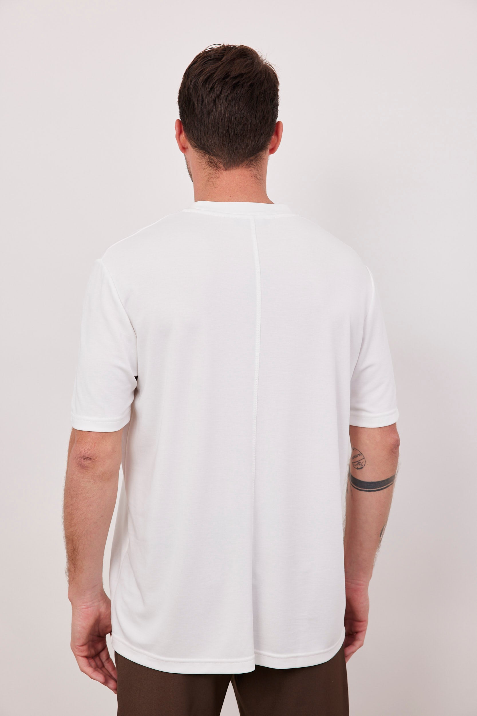 טי שירט מודל