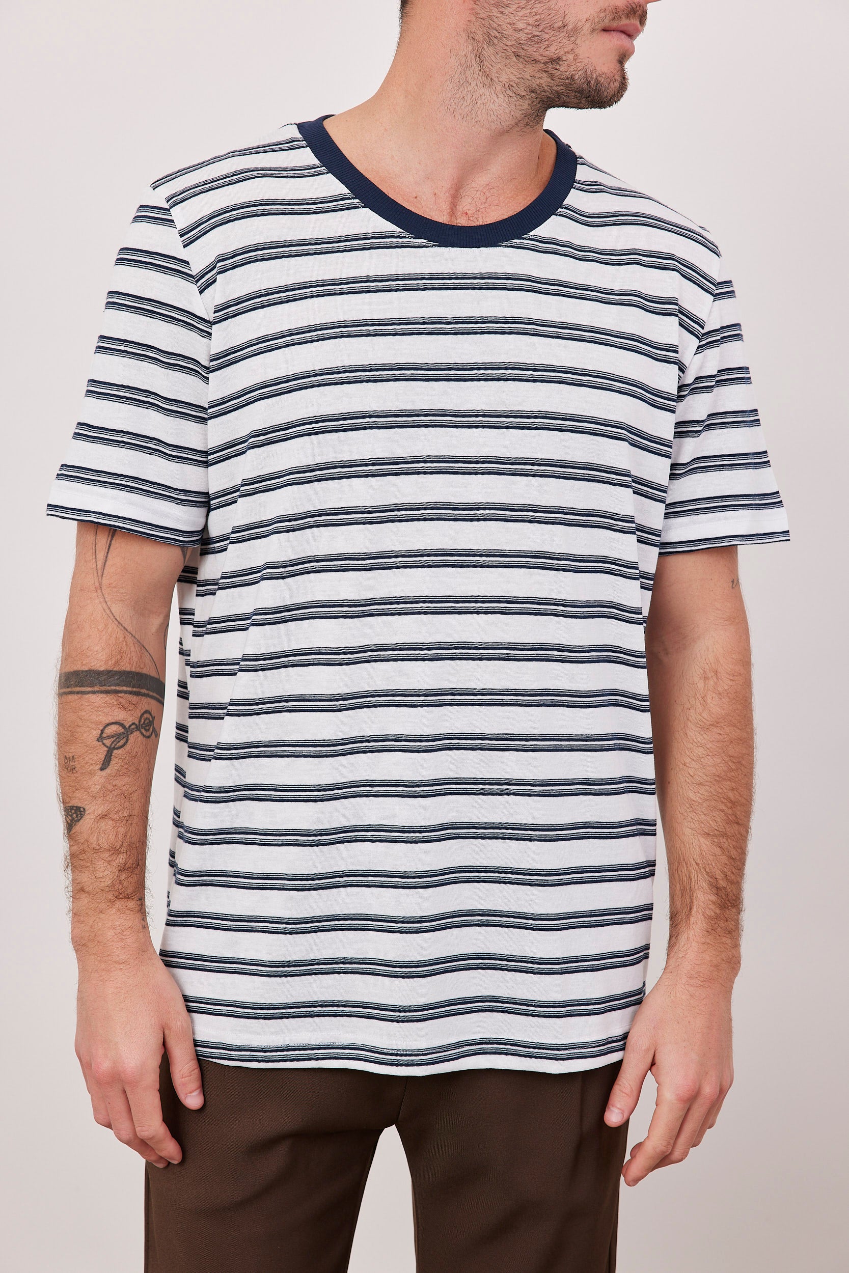טי-שירט פסים בשילוב ריב