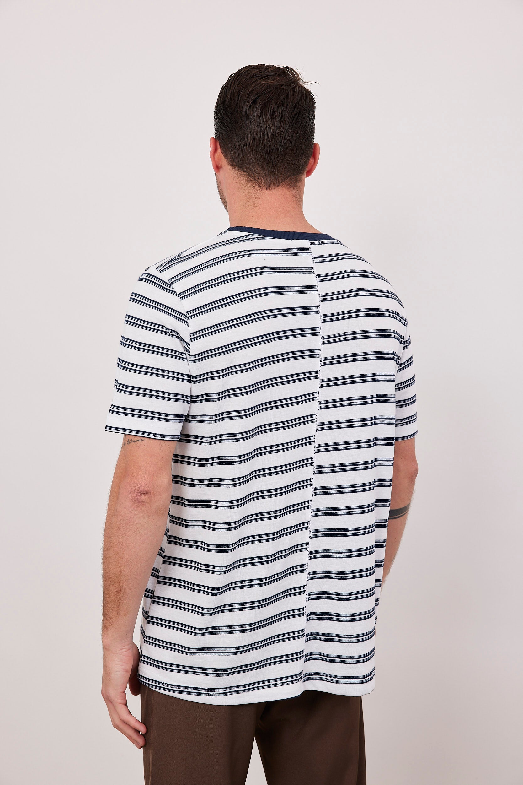 טי-שירט פסים בשילוב ריב