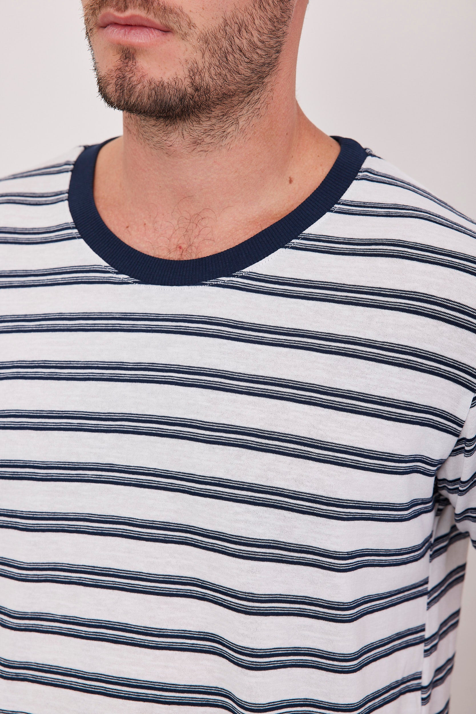 טי-שירט פסים בשילוב ריב