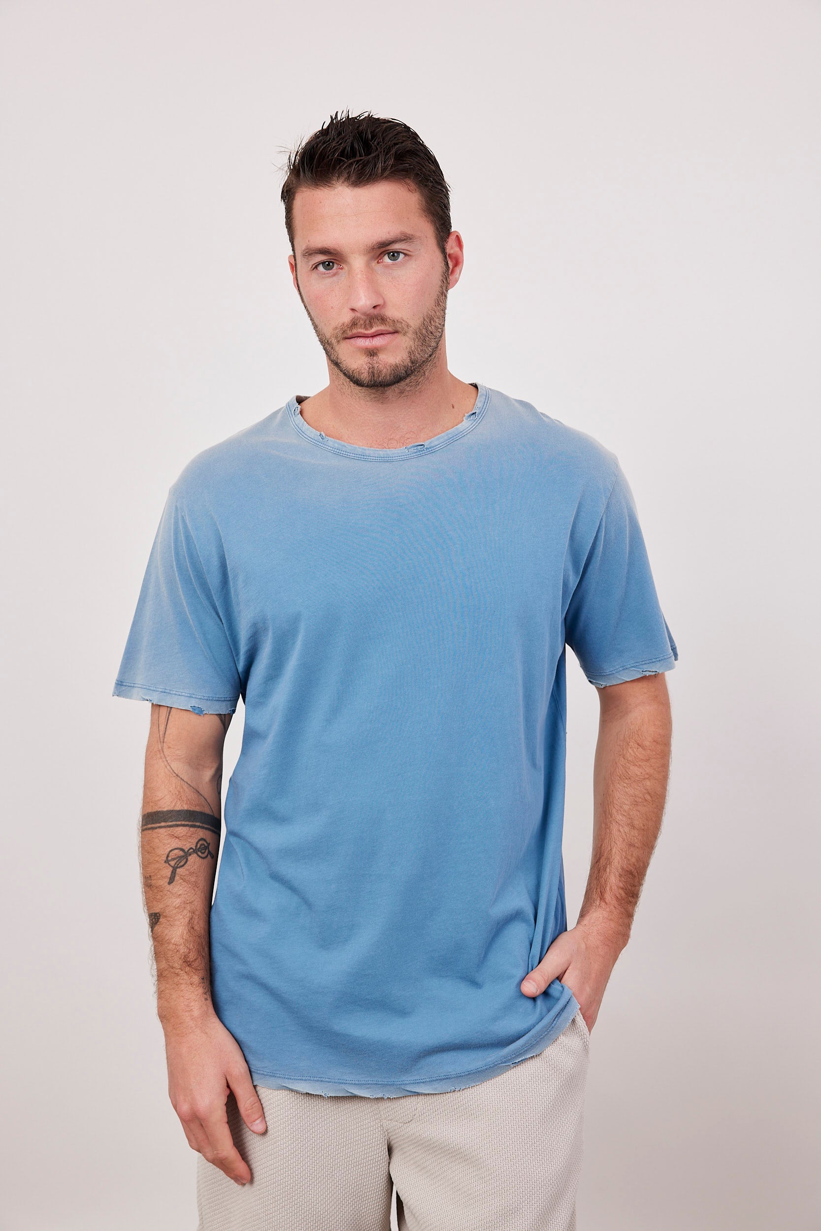 חולצת בייסיק בשטיפת ווש