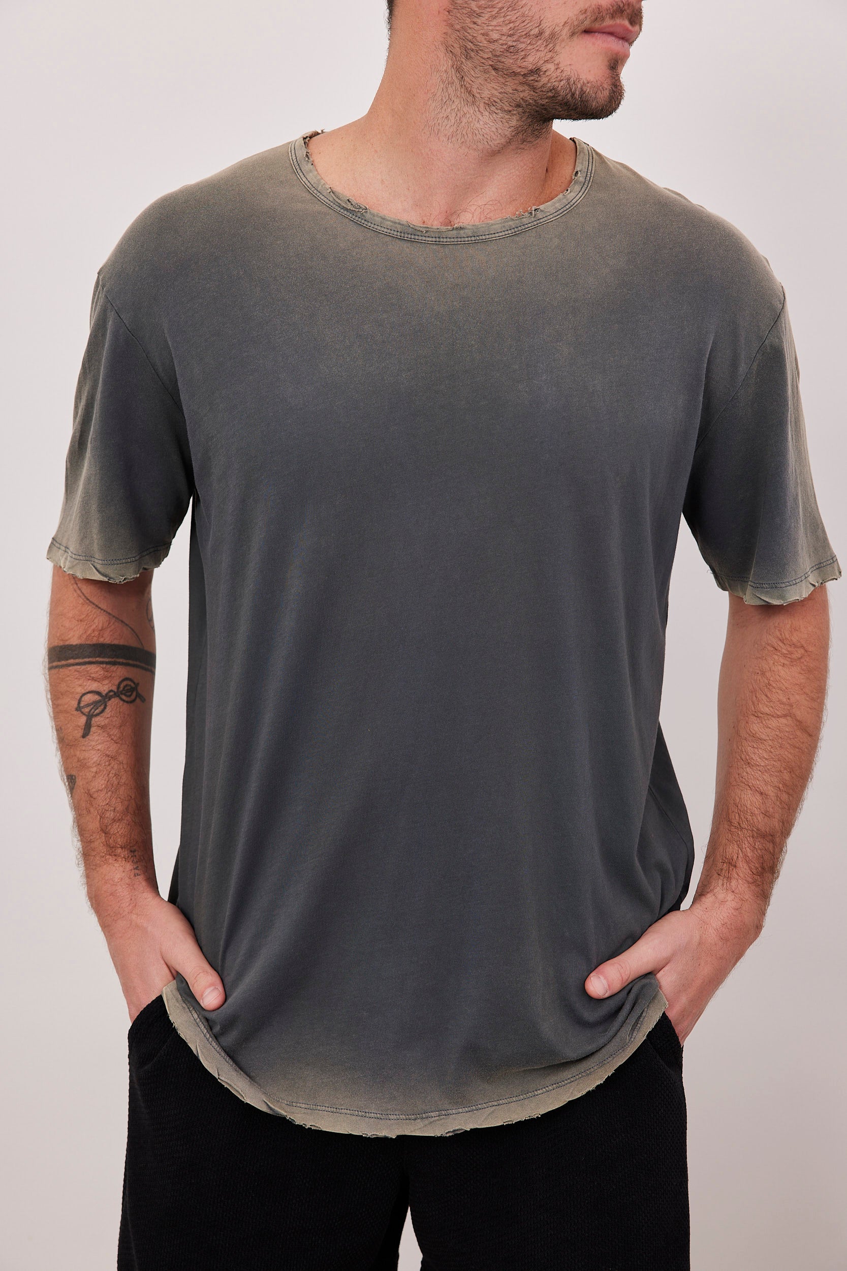 חולצת בייסיק בשטיפת ווש