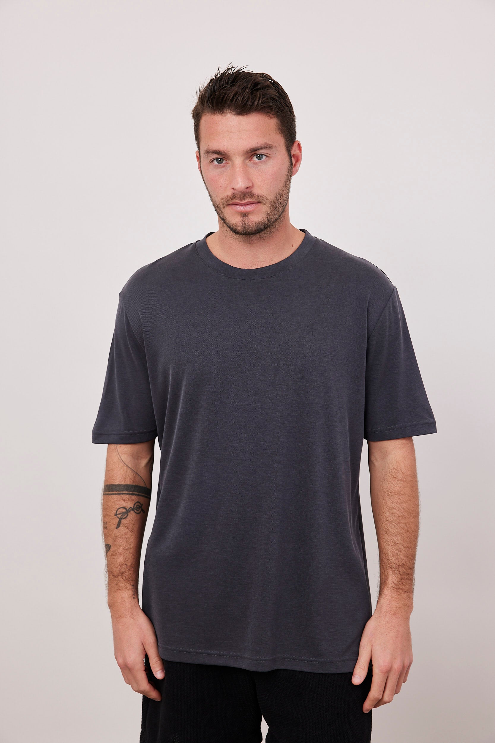 טי שירט מודל