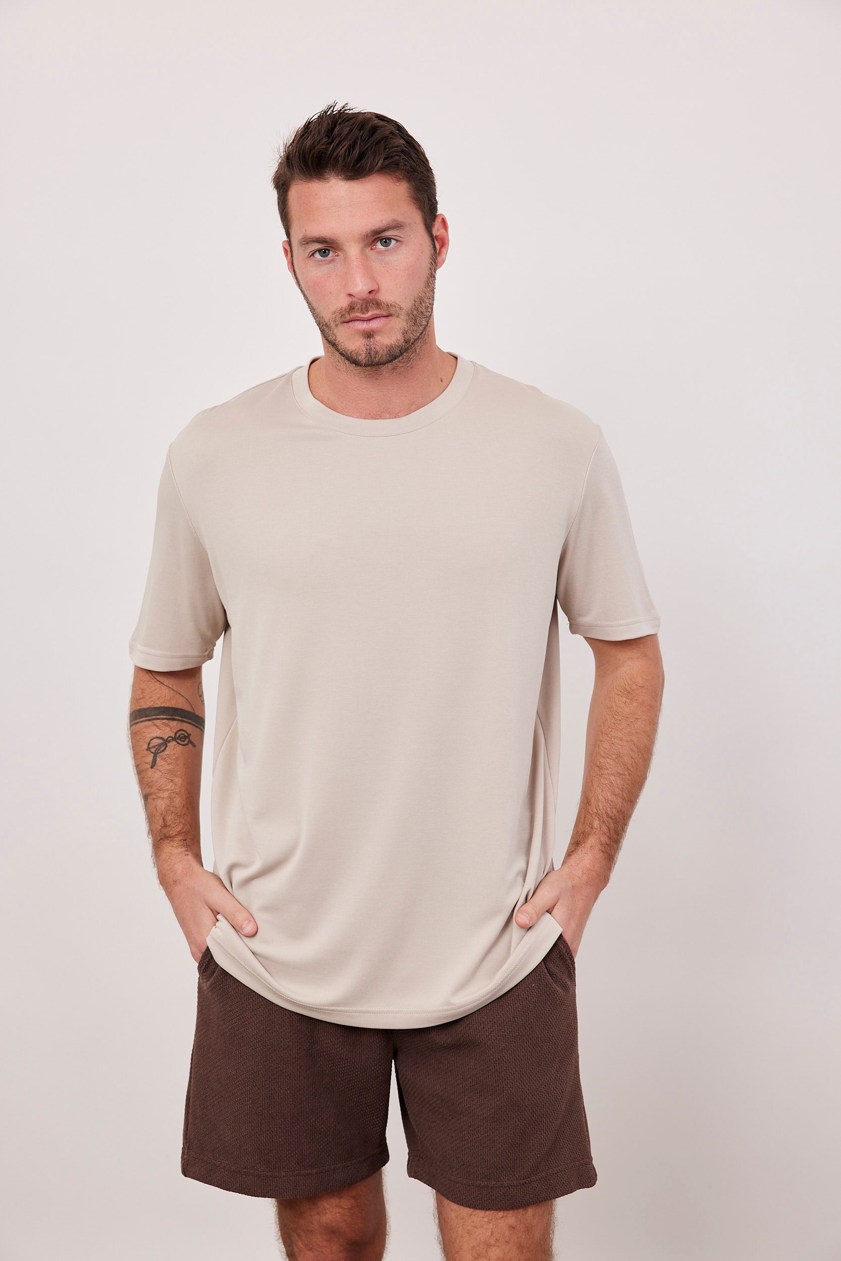 טי שירט מודל