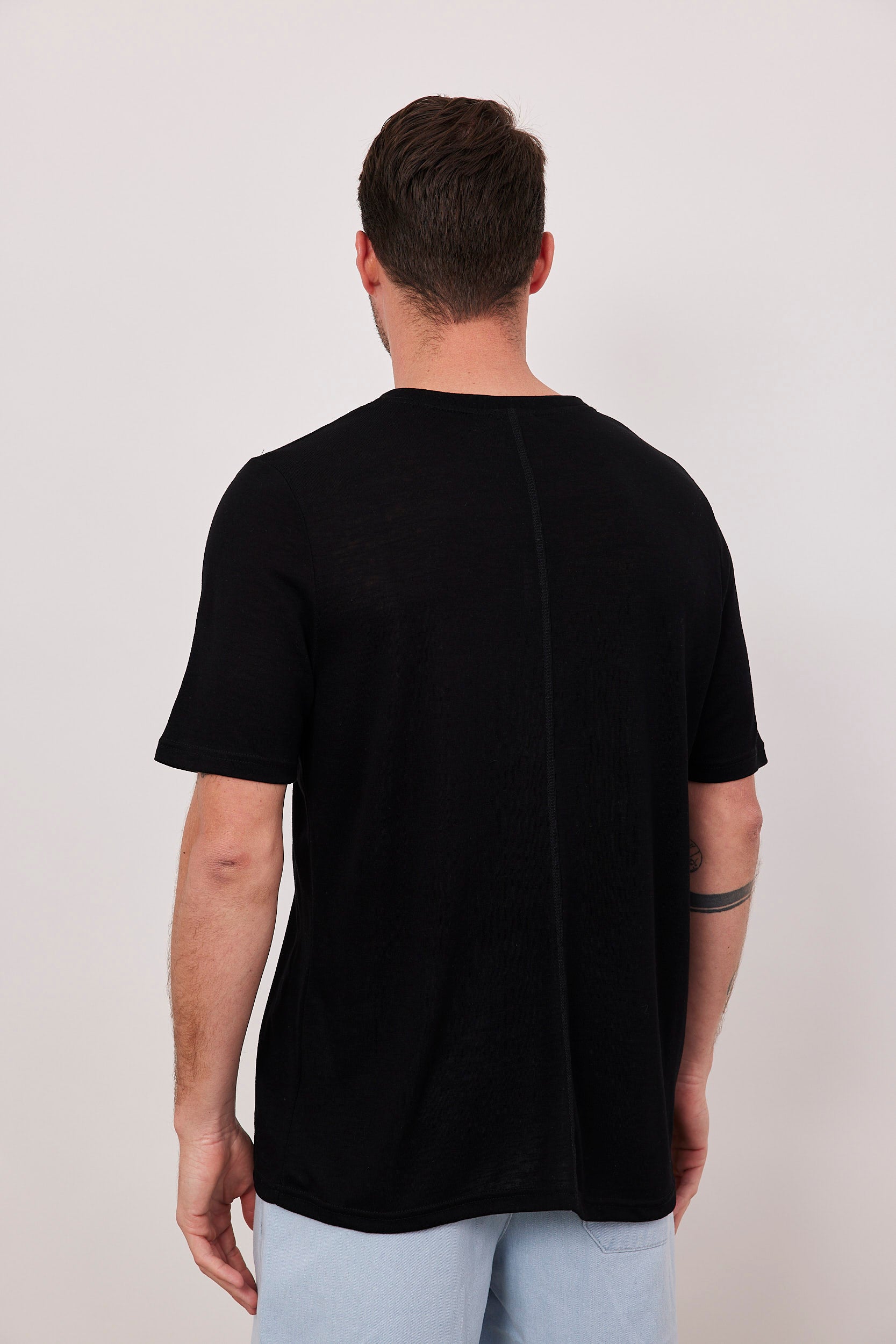 חולצת וי מראה פשתן