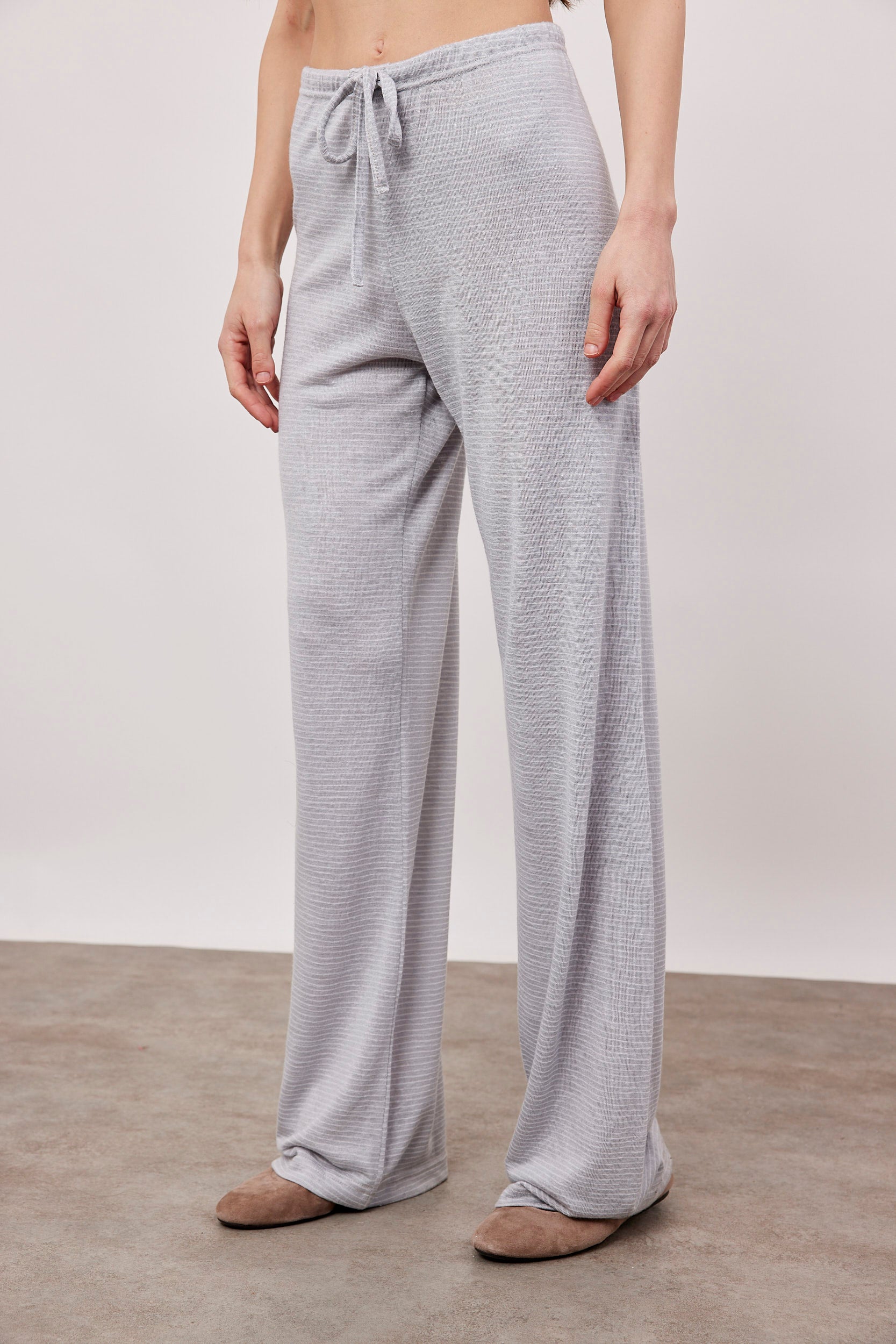 מכנסיים במראה פשתן בהדפס פסים