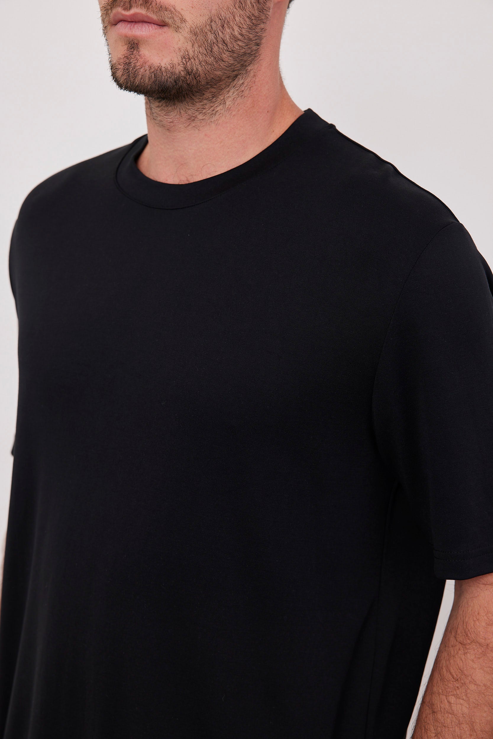 טי שירט מודל