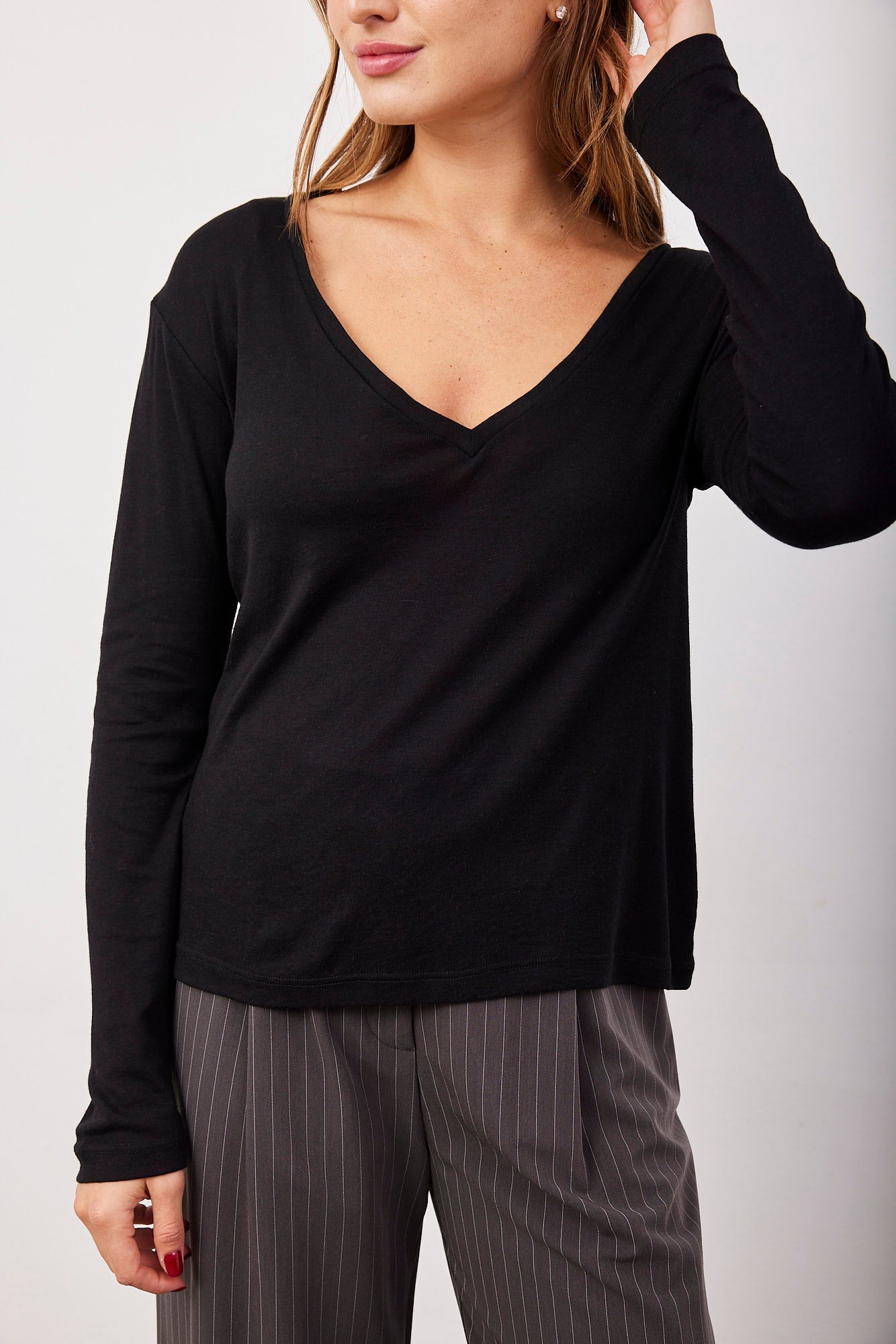 חולצת בייסיק וי שקפקפה - ITAY BRANDS