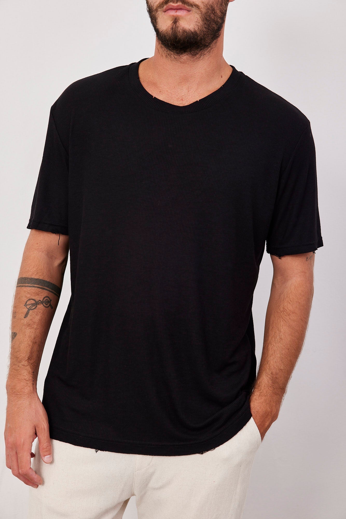 טישרט מבד רך בסיומת קרעים - ITAY BRANDS