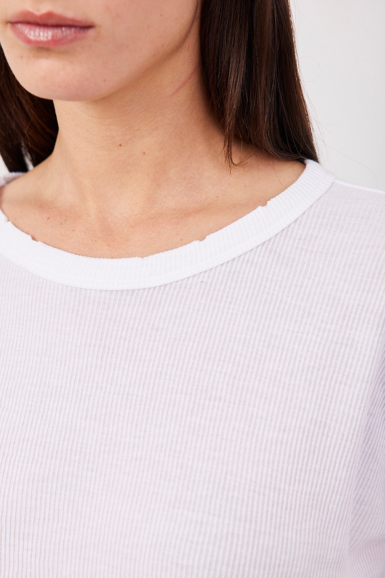 חולצת קרופ קרעים מבד רך - ITAY BRANDS