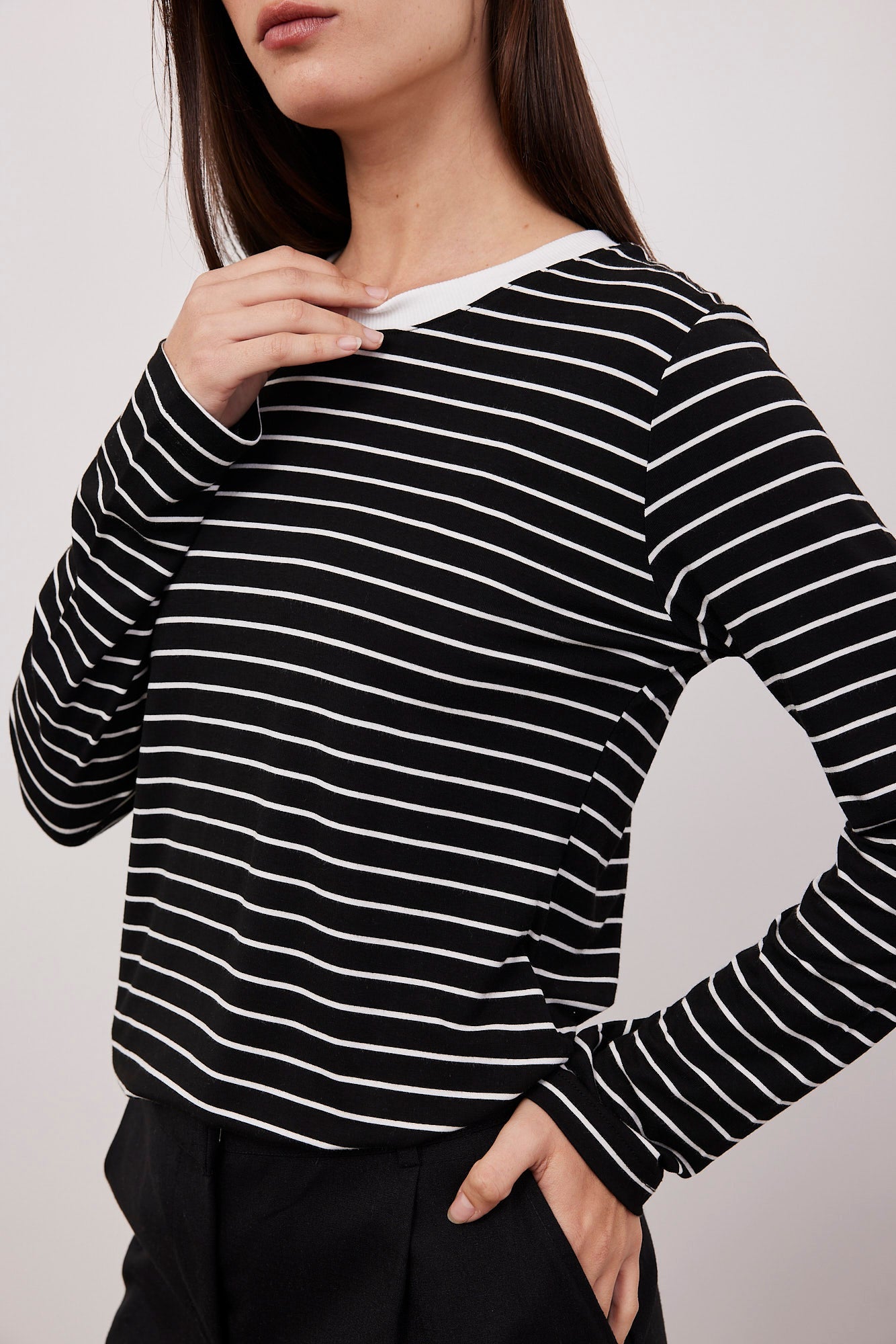 חולצת פסים עם מפתח פס לבן - ITAY BRANDS