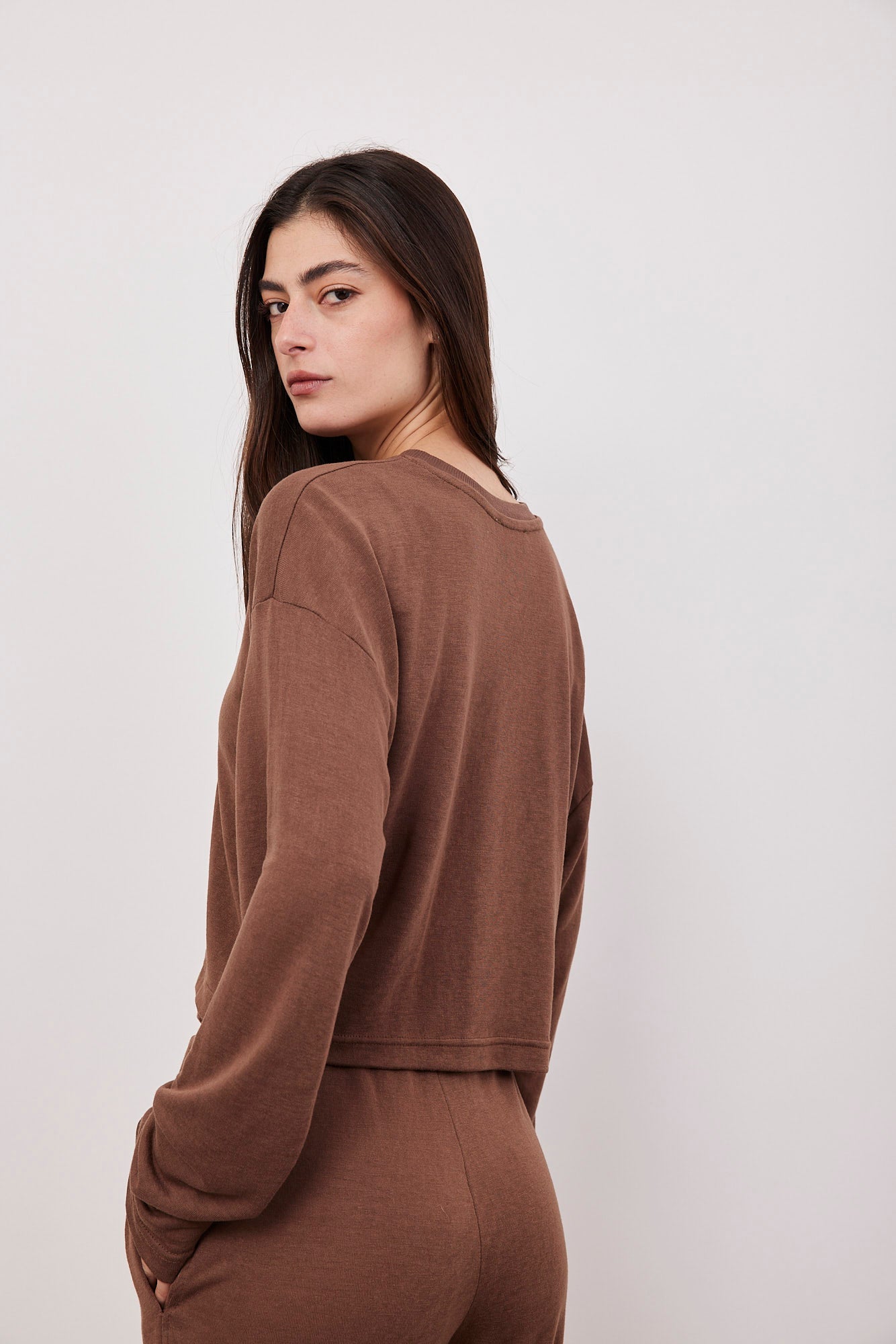 חולצת קרופ ארוכה במראה פשתן - ITAY BRANDS