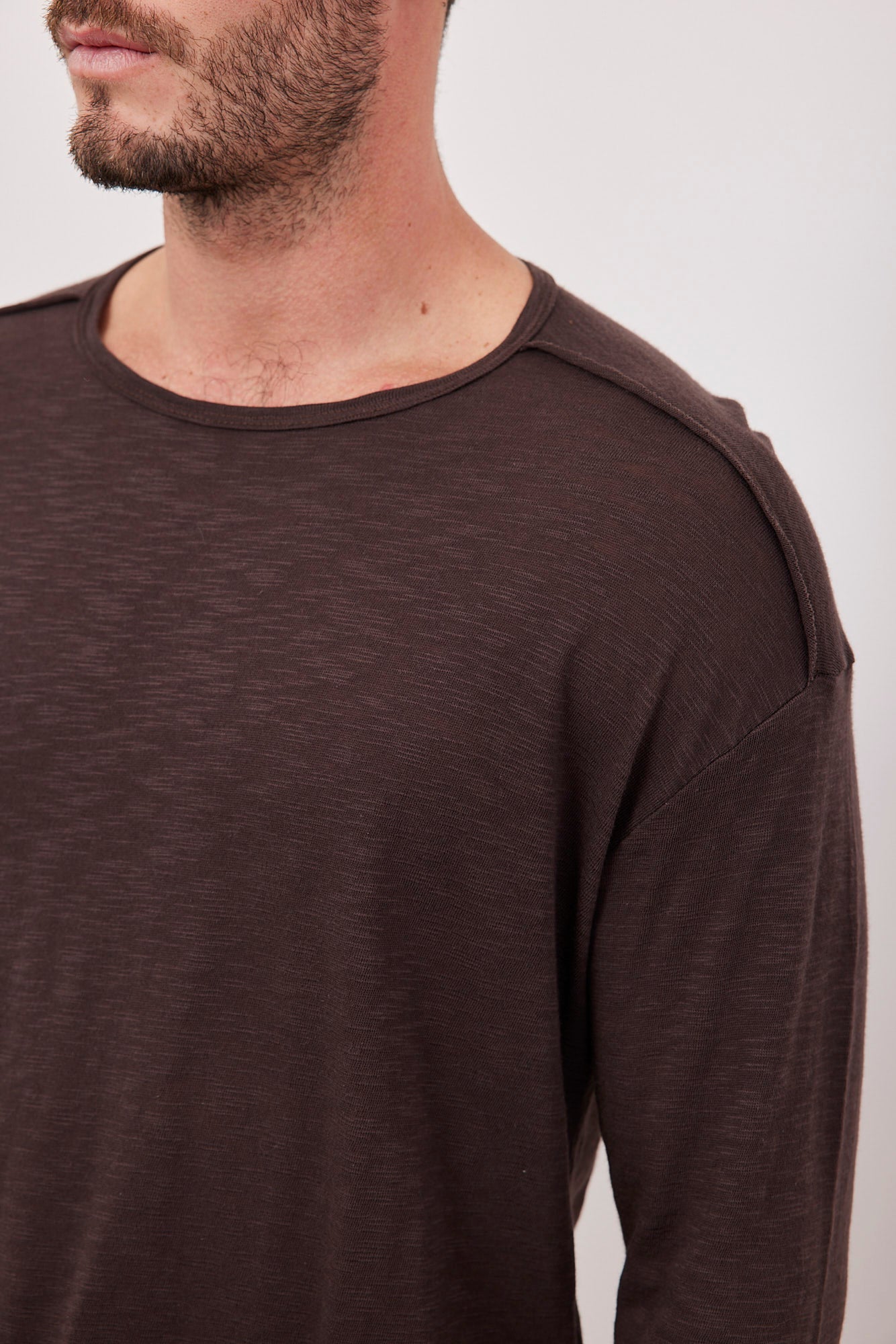 חולצה במראה פשתן עם תיפור בולט - ITAY BRANDS