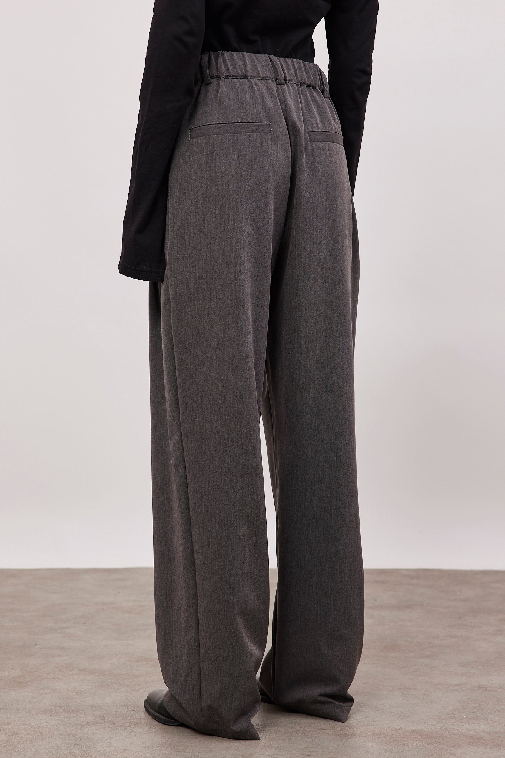 מכנסיים מחויטים מתרחבים