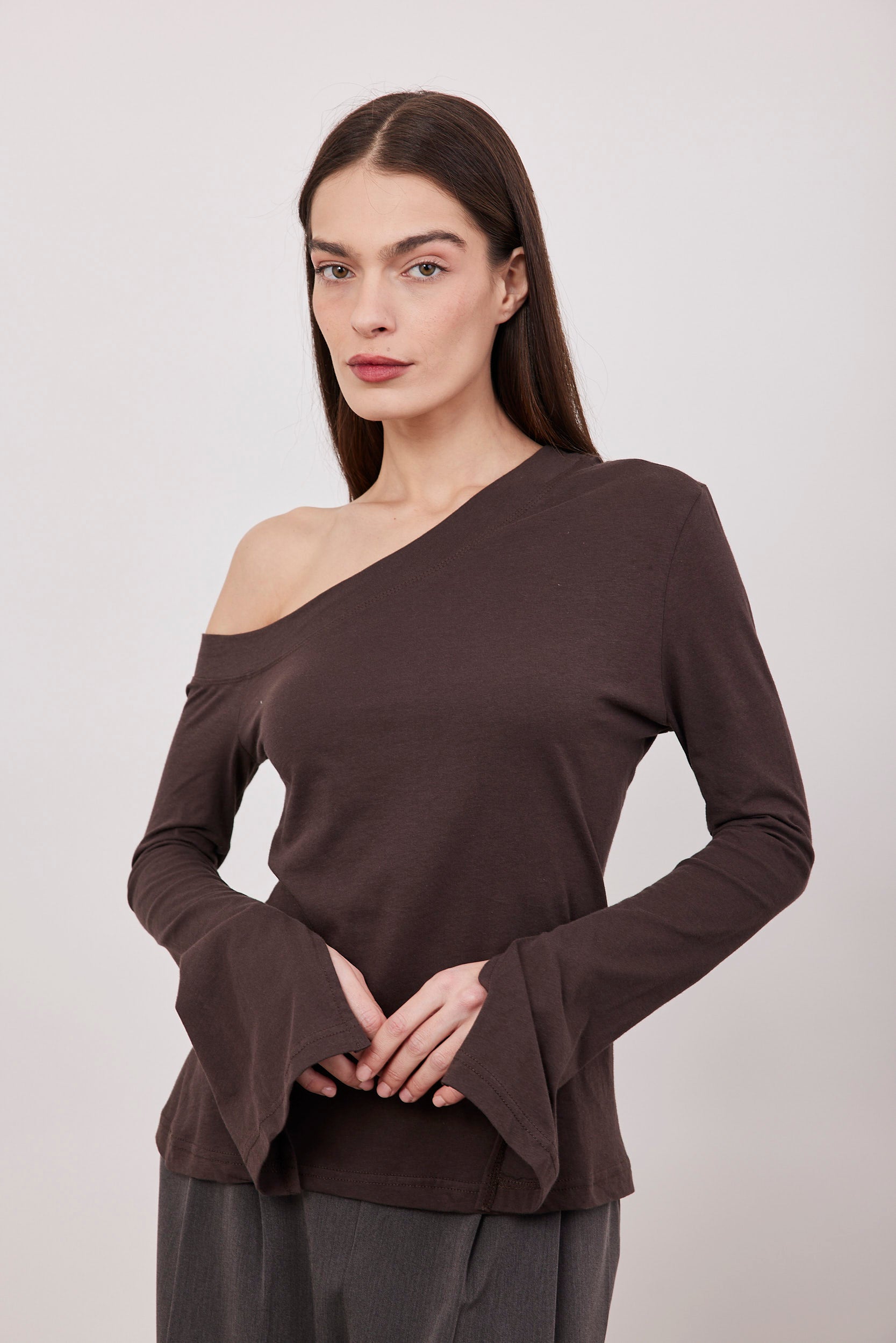 חולצה ארוכה אוף שולדר