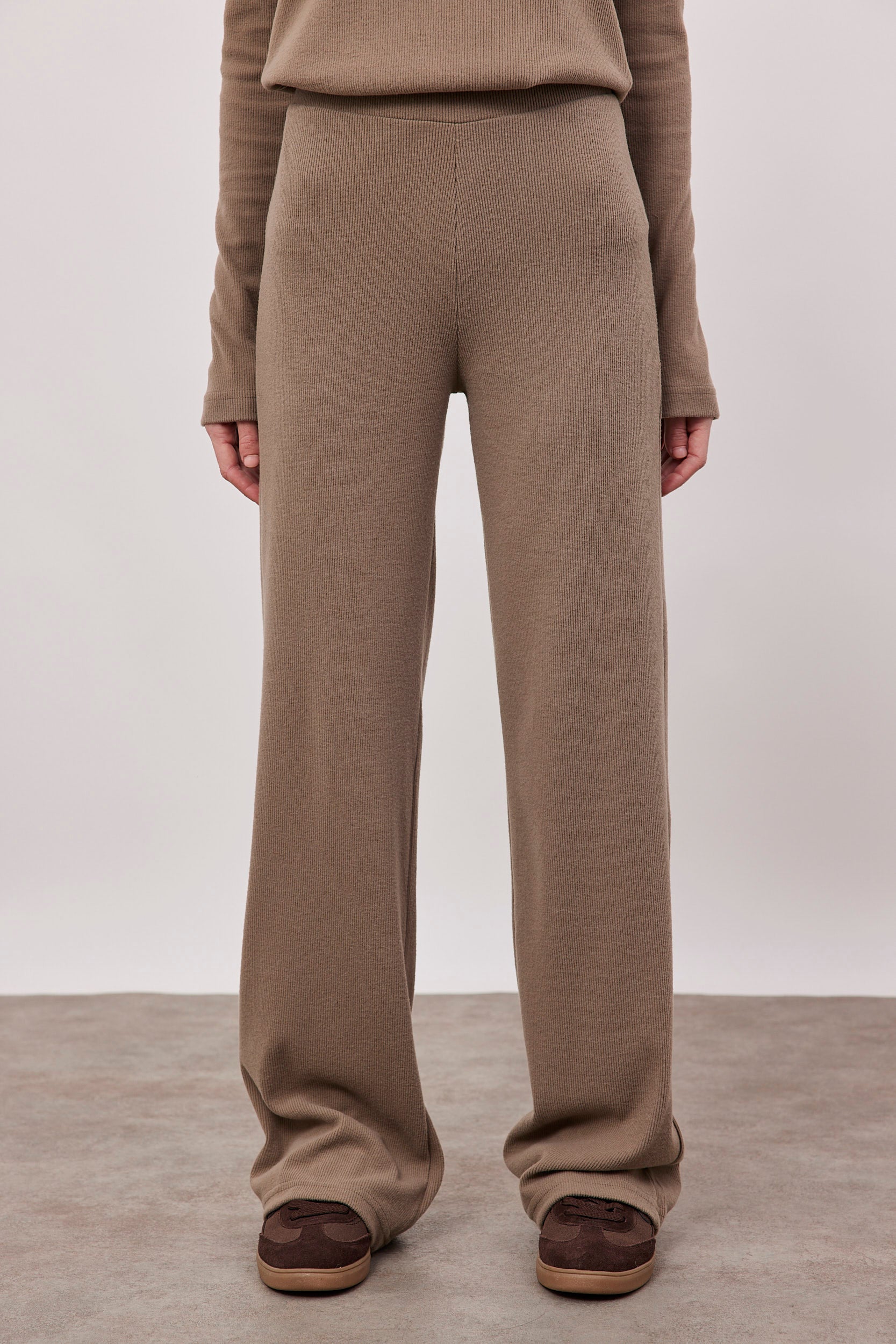 מכנסי סריג ארוכים בטקסטורה