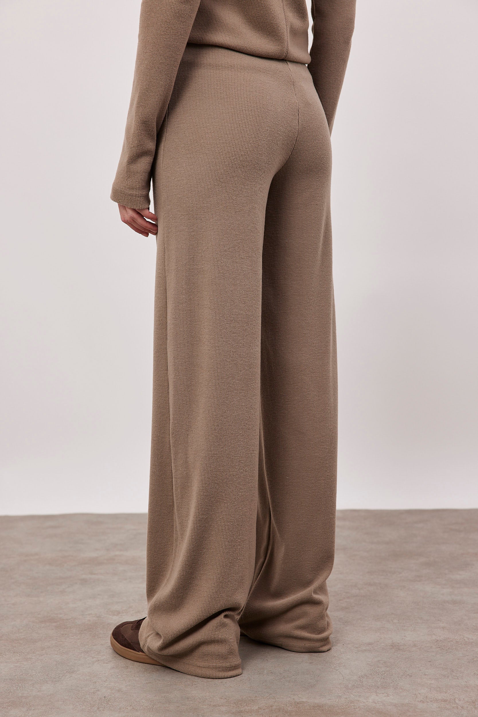 מכנסי סריג ארוכים בטקסטורה