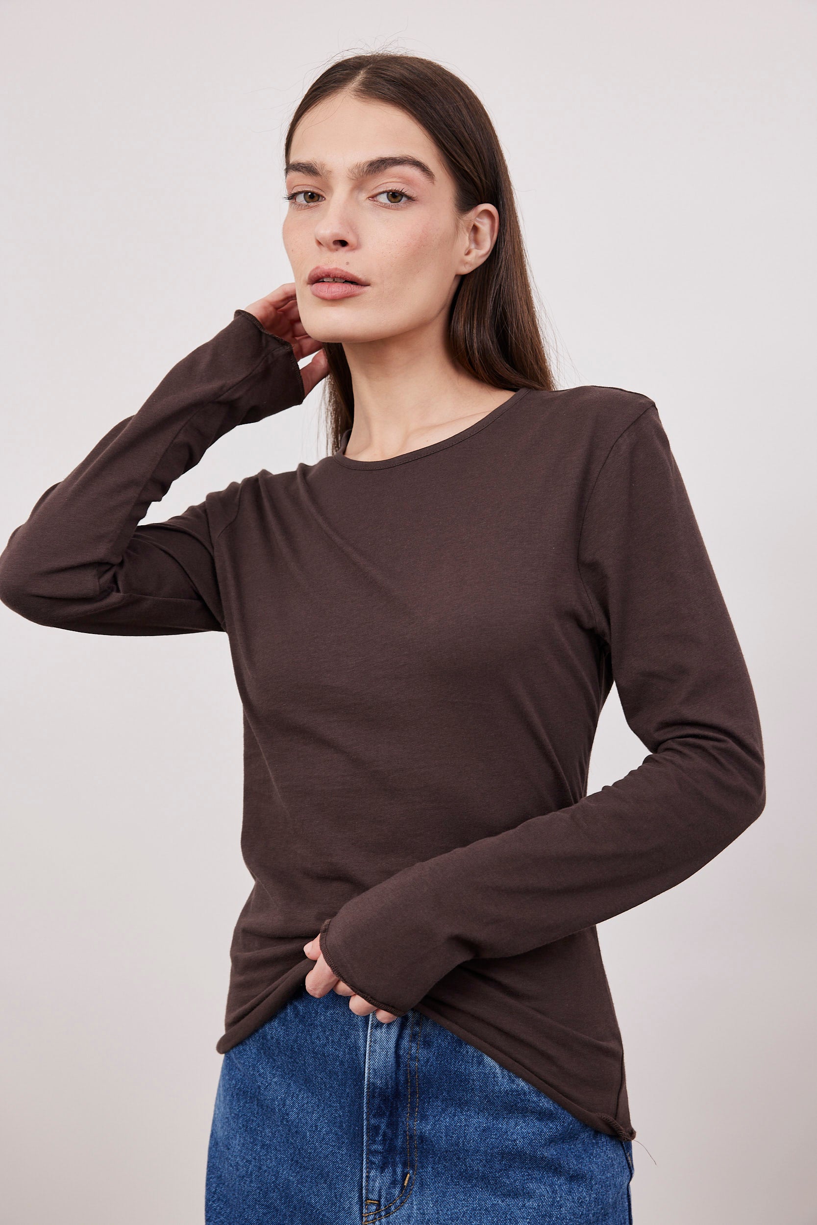 טי-שירט ארוכה בסיומת גזורה