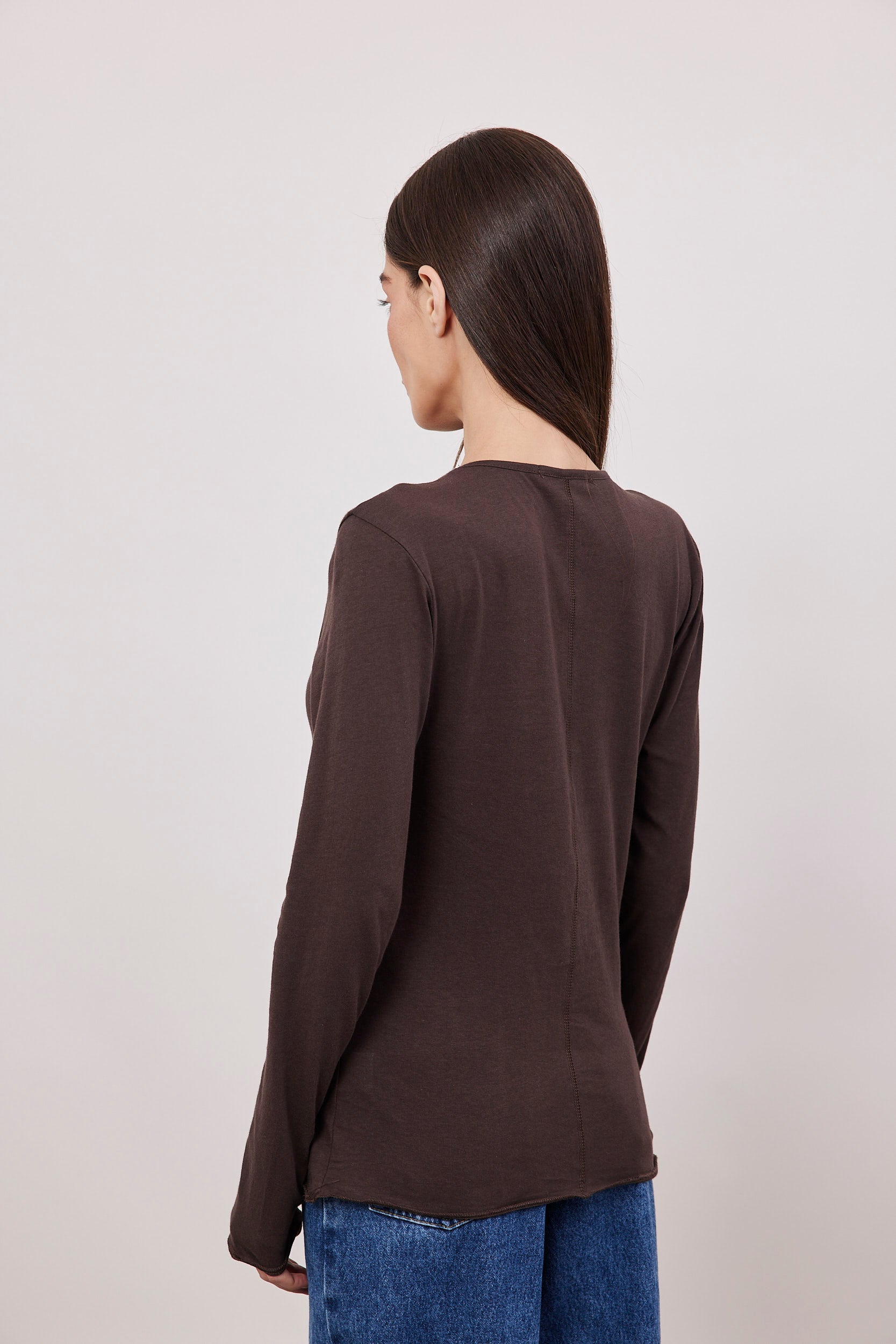 טי-שירט ארוכה בסיומת גזורה