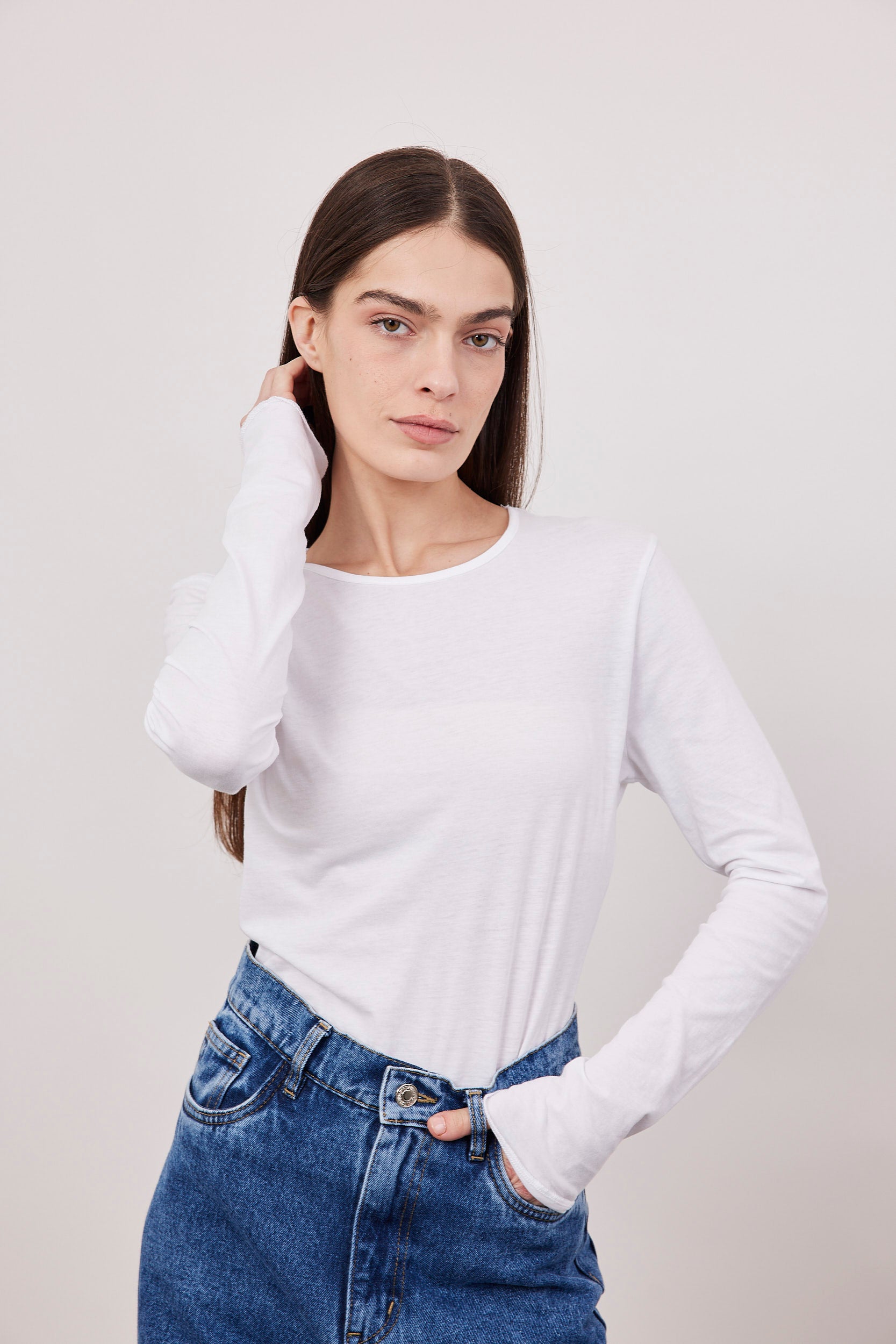 טי-שירט ארוכה בסיומת גזורה