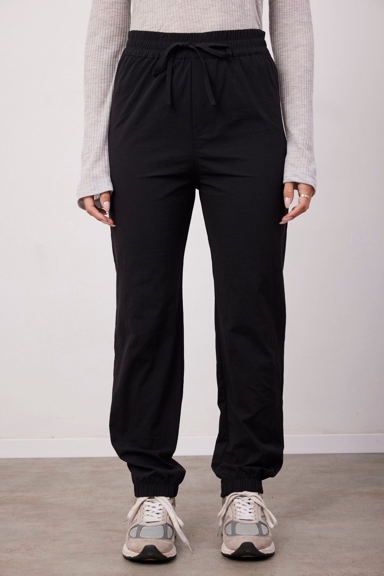 מכנס ניילון עם גומי וקשירה - ITAY BRANDS