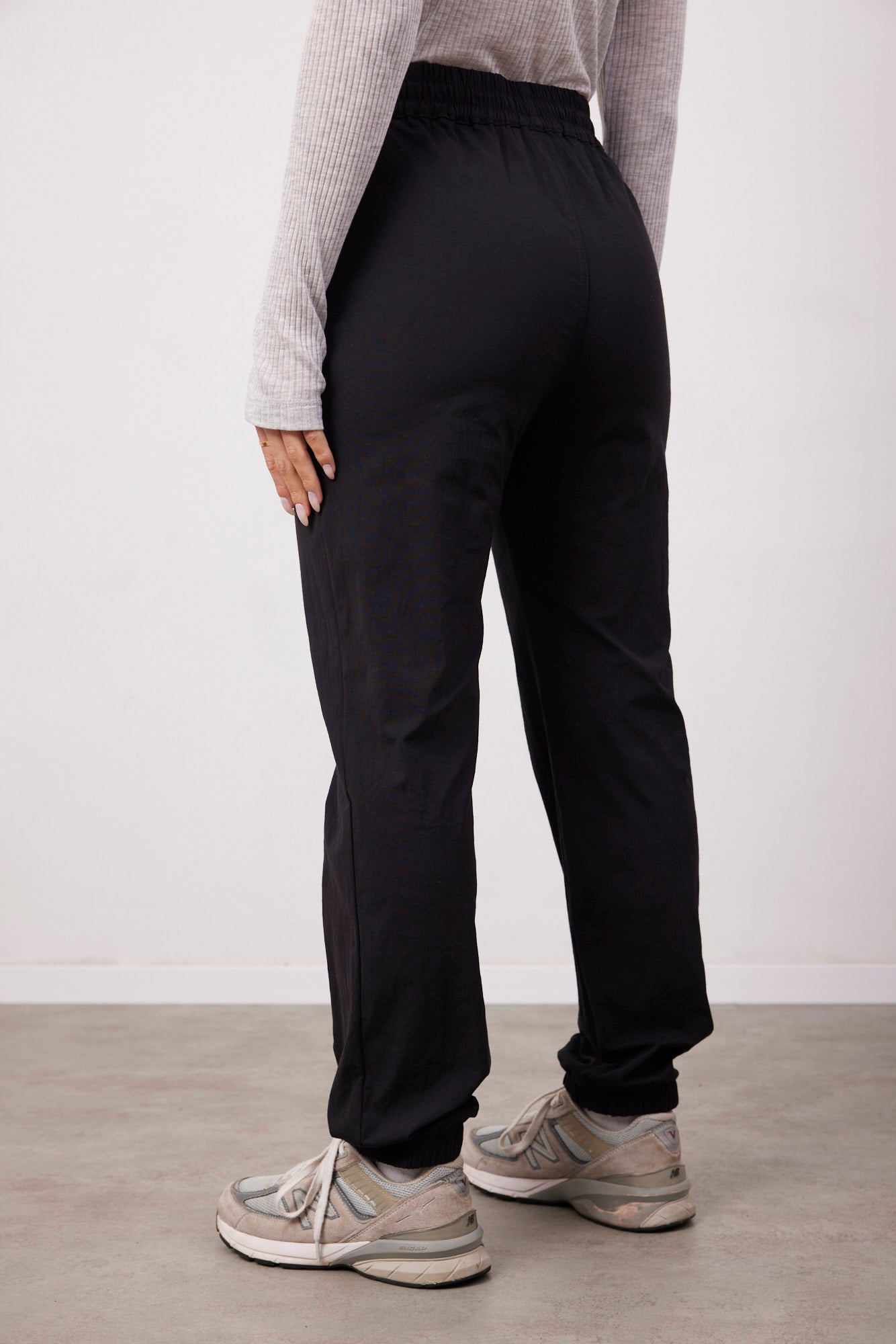 מכנס ניילון עם גומי וקשירה - ITAY BRANDS