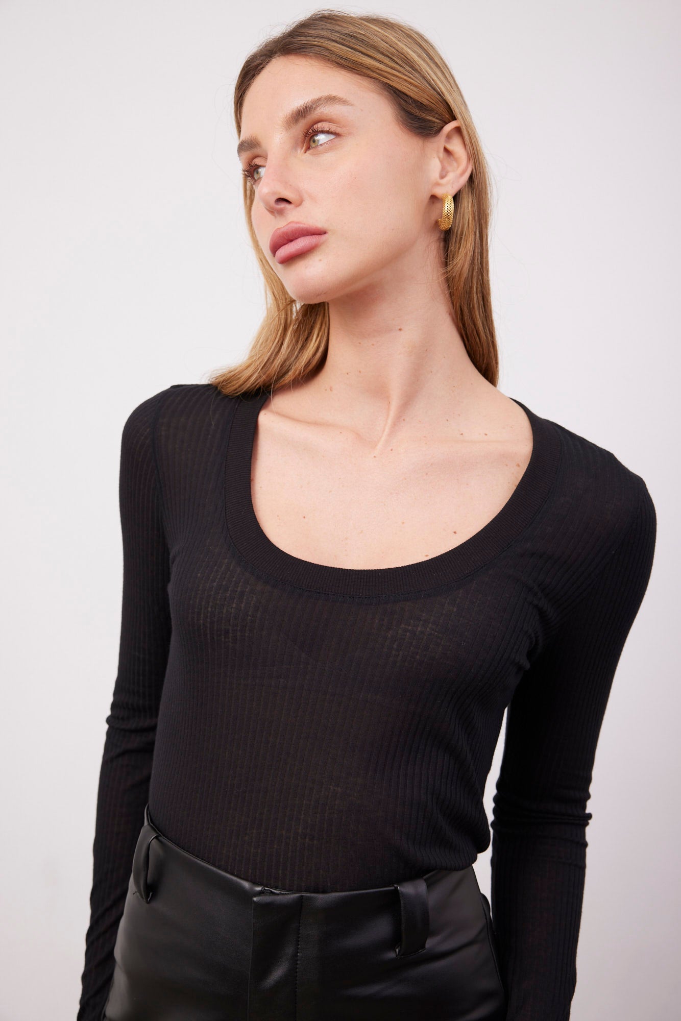 חולצה שקפקפה עם מחשוף עגול - ITAY BRANDS