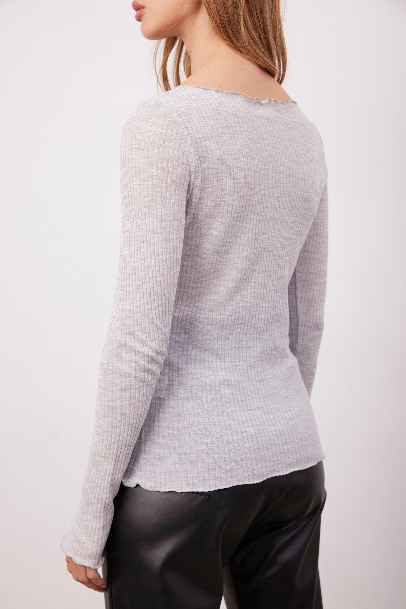 חולצה שקפקפה בסיומת בייבי לוק - ITAY BRANDS