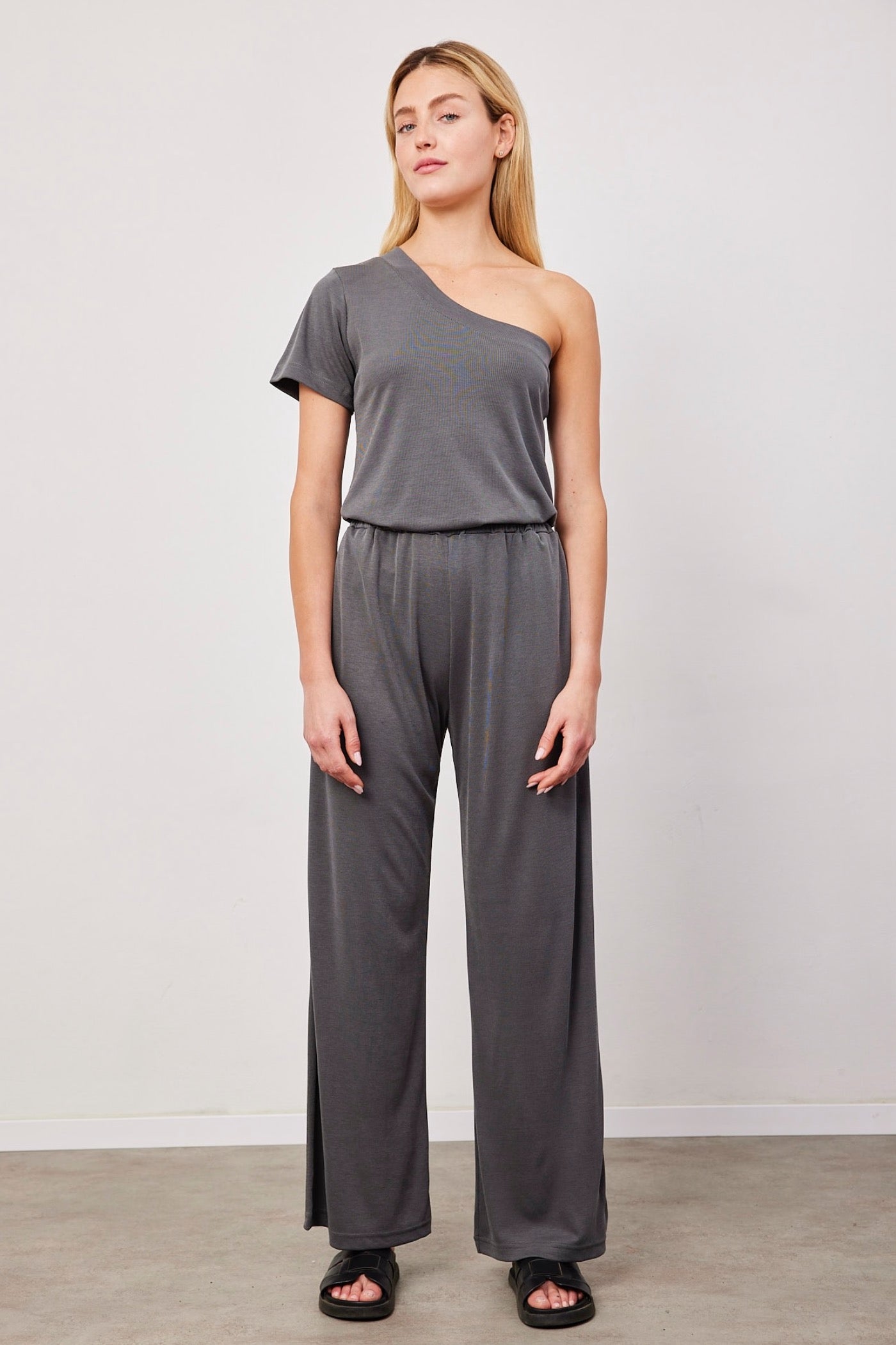 חליפת וואן שולדר מבד מודל - ITAY BRANDS