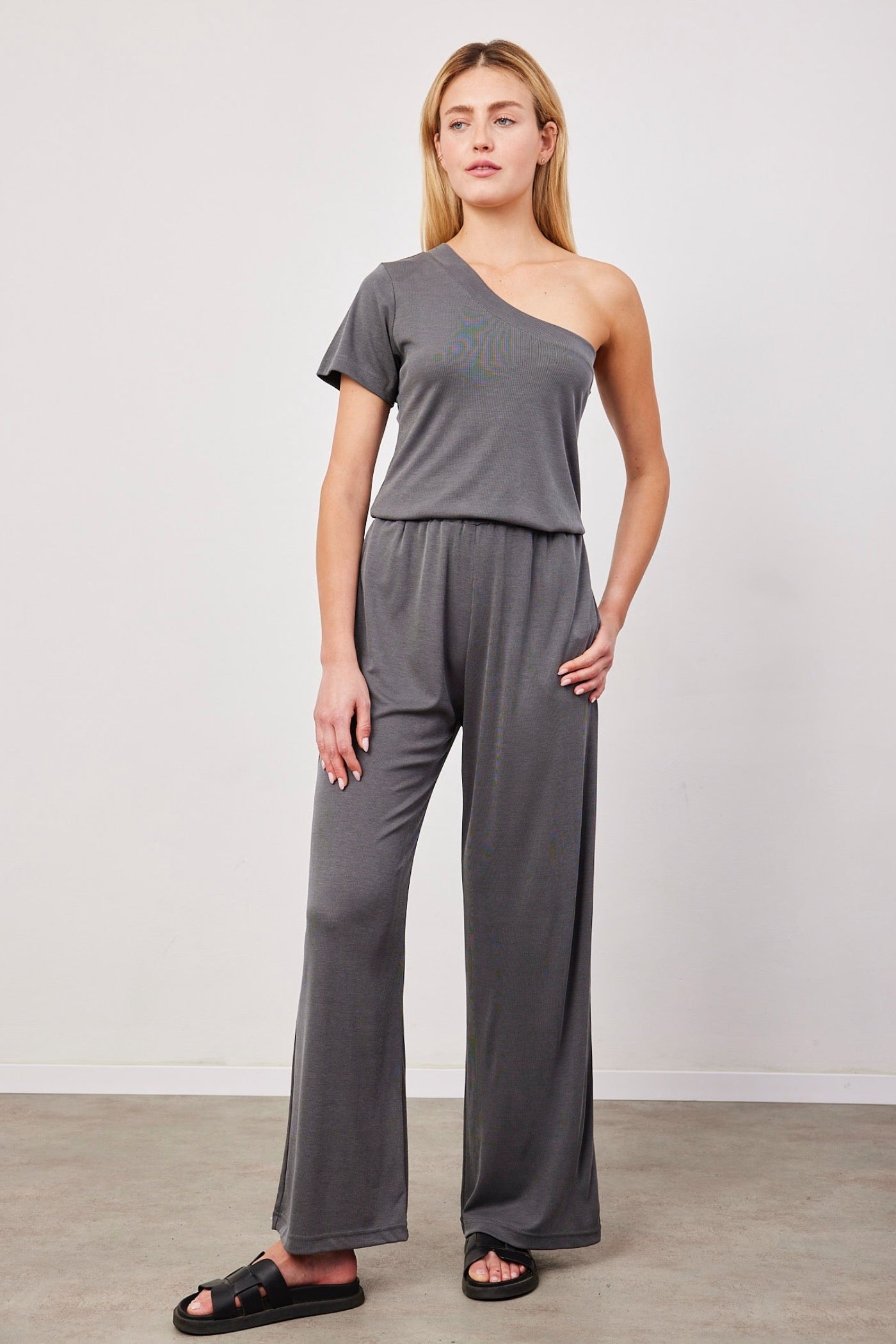 חליפת וואן שולדר מבד מודל - ITAY BRANDS