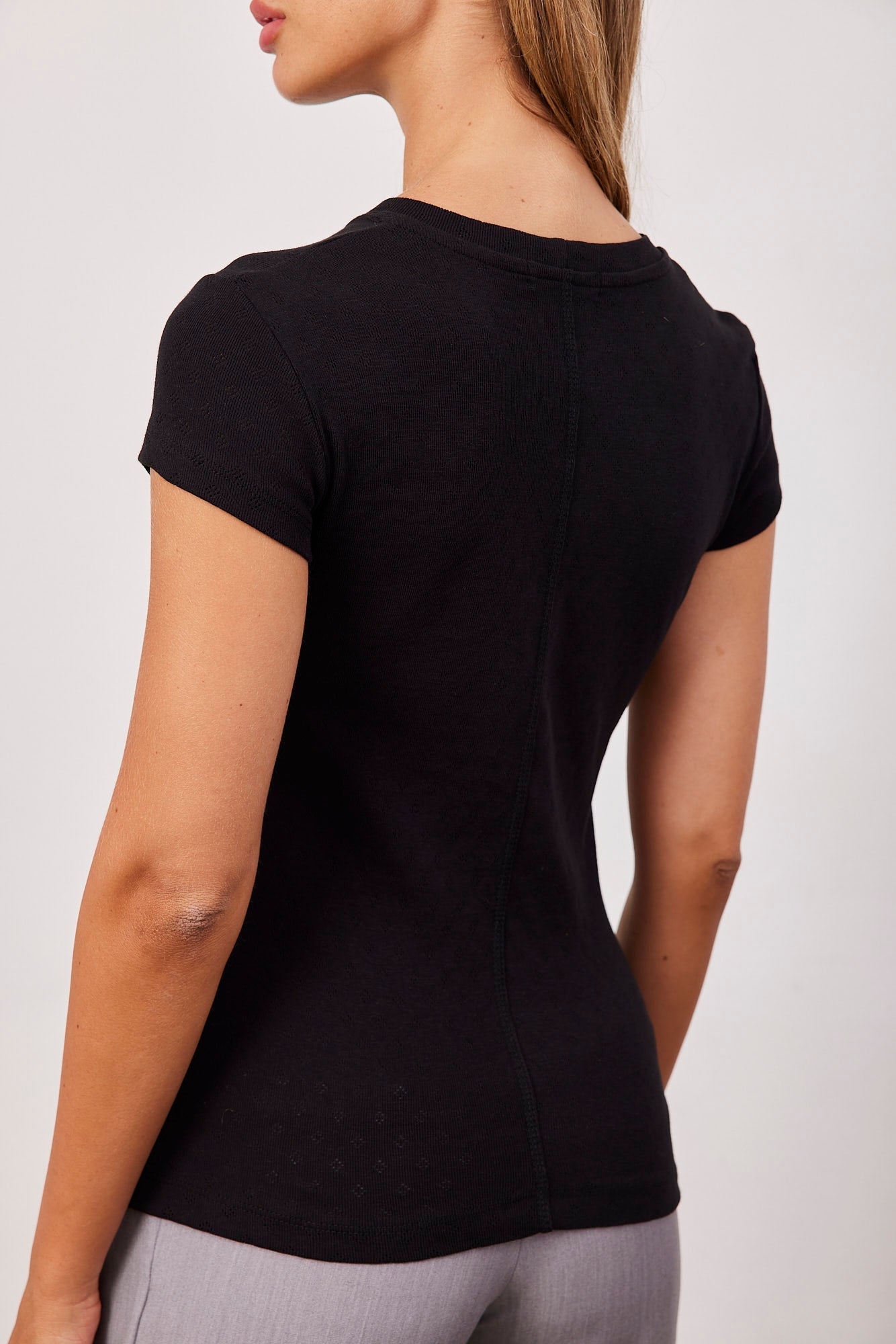 טי-שרט עם חירורים - ITAY BRANDS