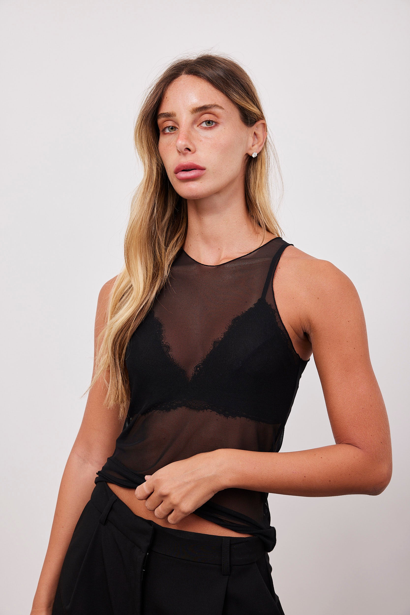 גופייה מבד טול