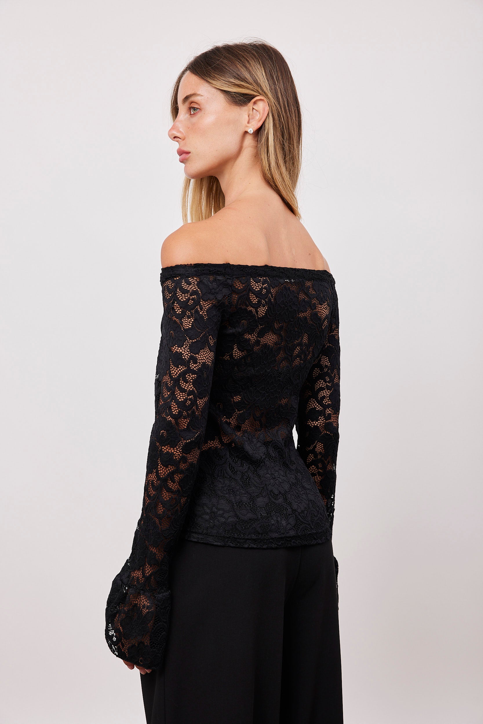 חולצת אוף שולדרס תחרה