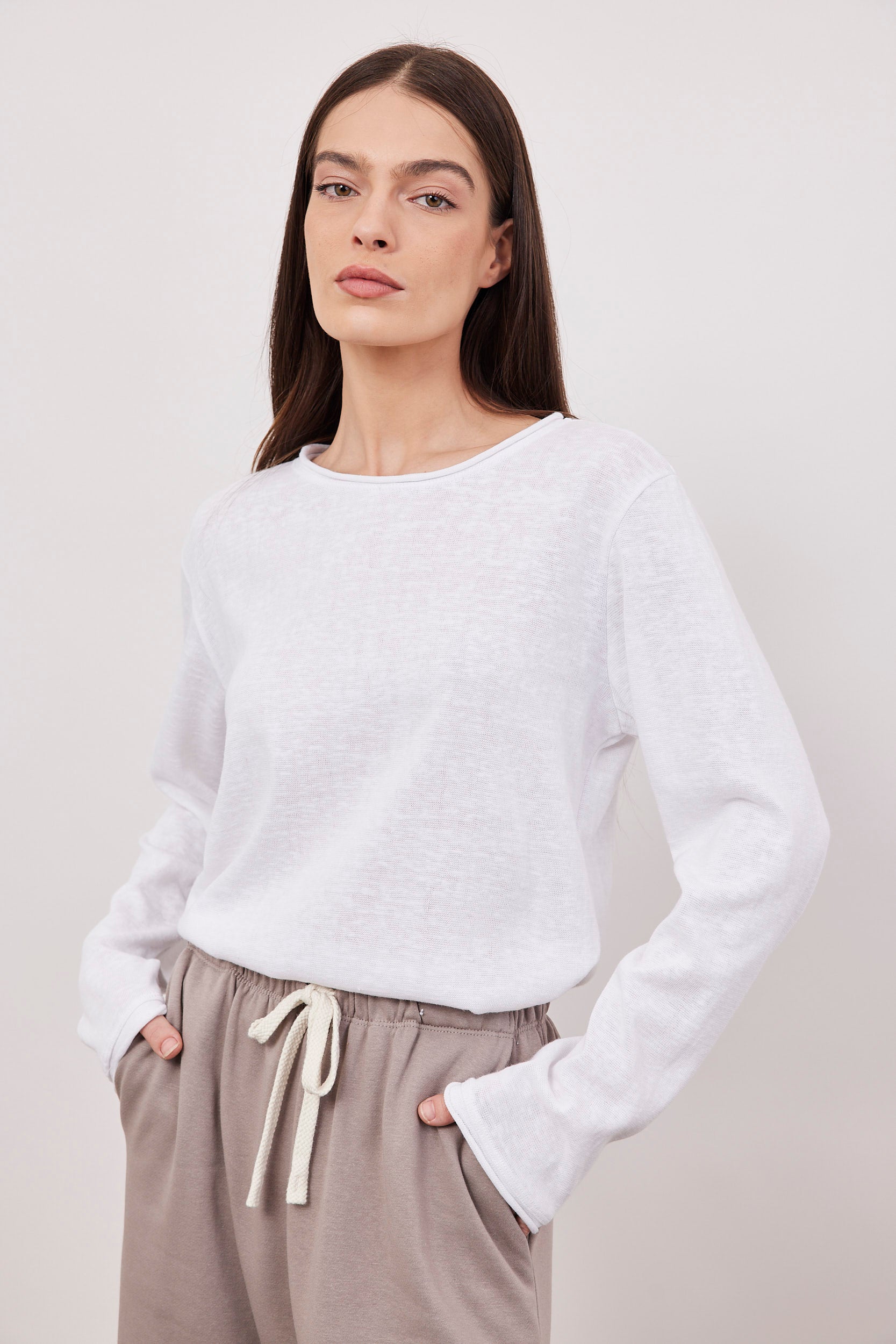 חולצה בטקסטורה סיומת גזורה