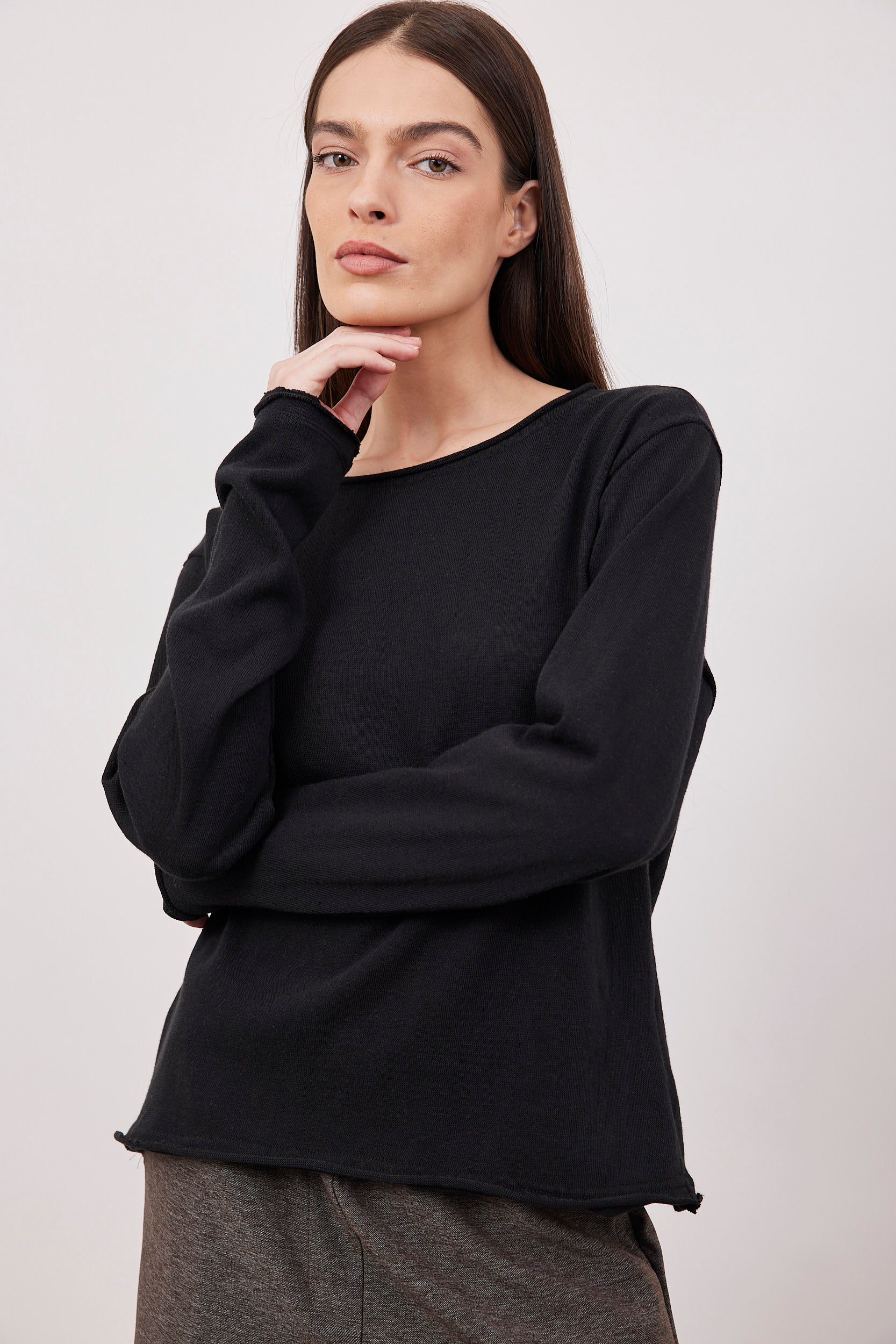 חולצה בטקסטורה סיומת גזורה