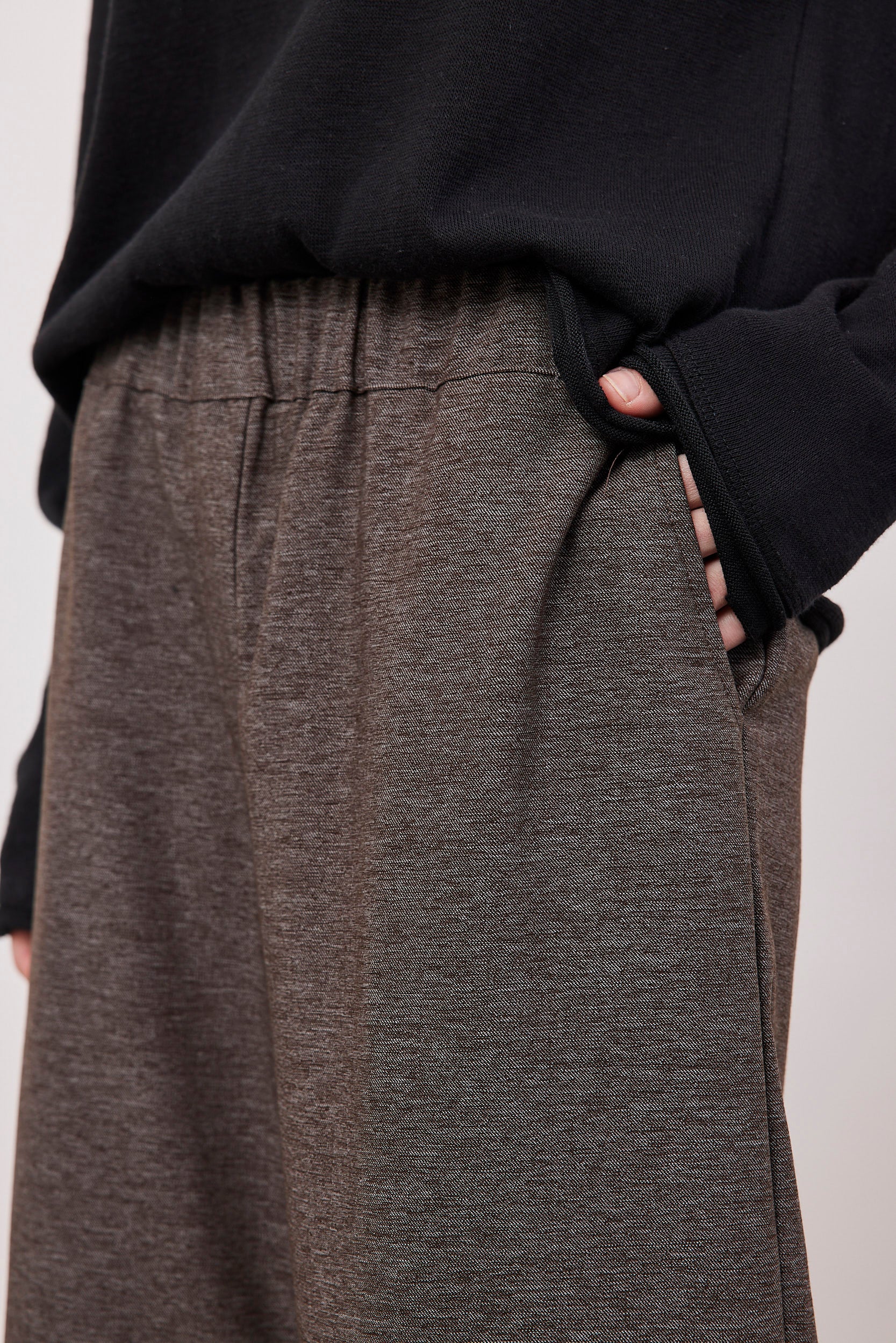 מכנסיים עם גומי במראה מחוייט