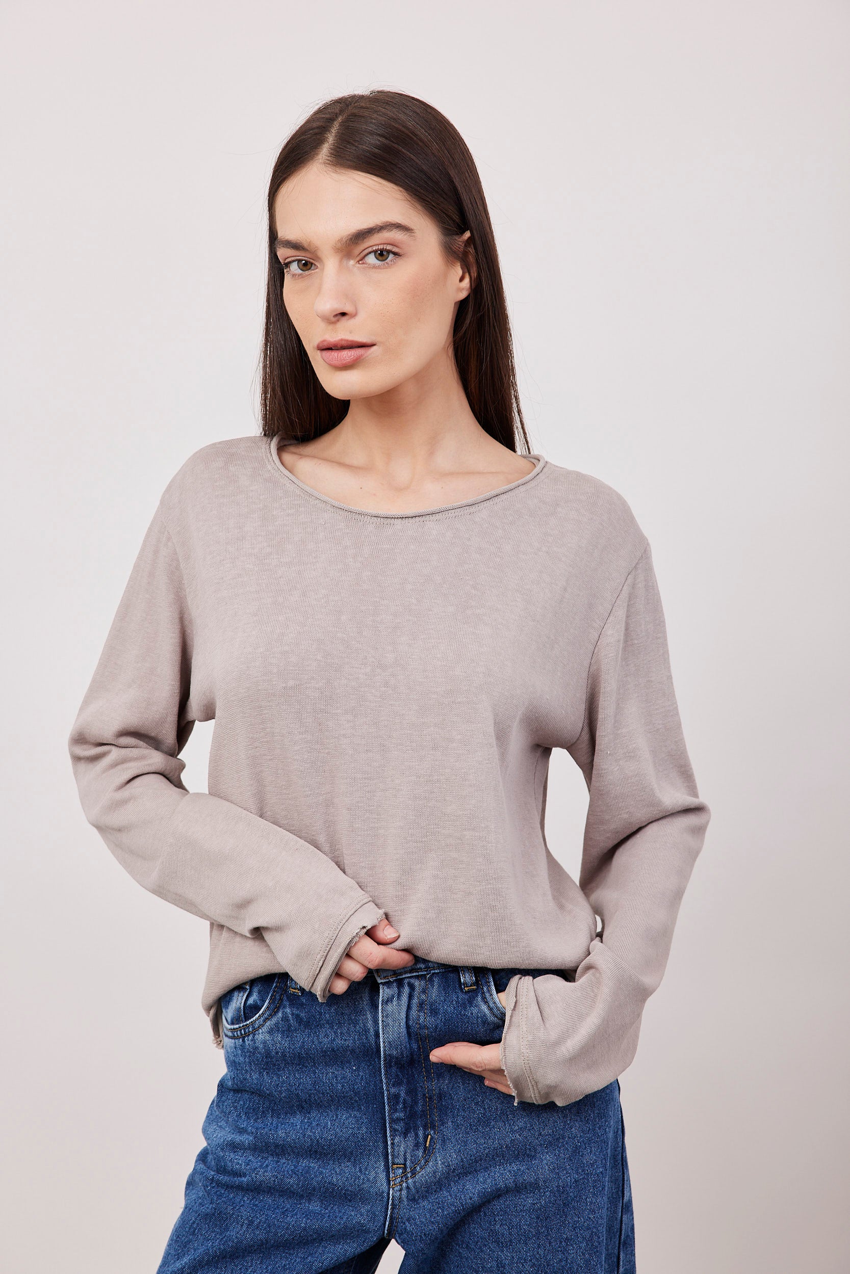 חולצה בטקסטורה סיומת גזורה