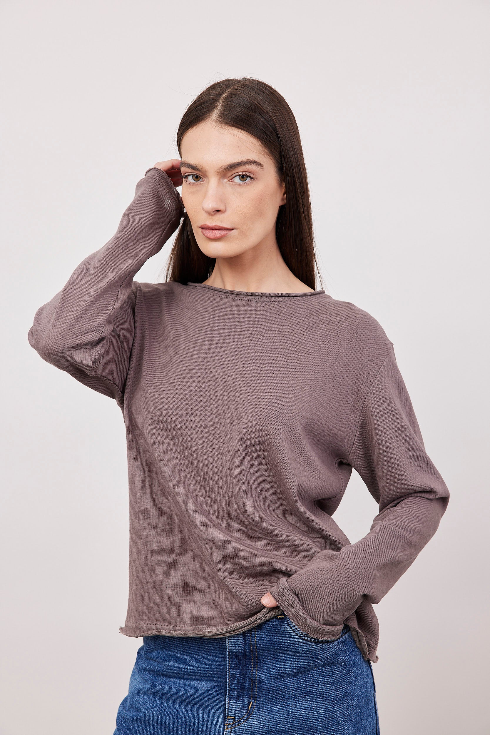 חולצה בטקסטורה סיומת גזורה