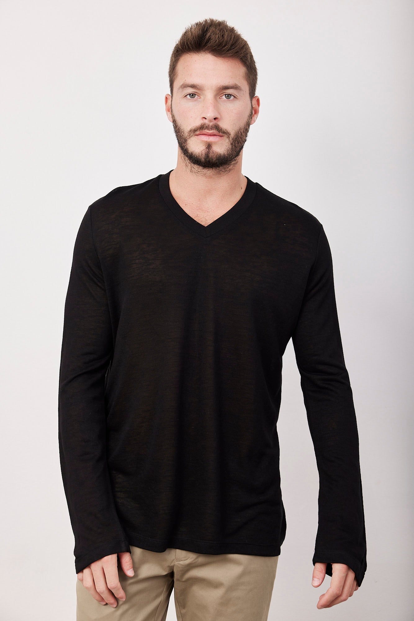 חולצת וי מודגש במראה פשתן - ITAY BRANDS