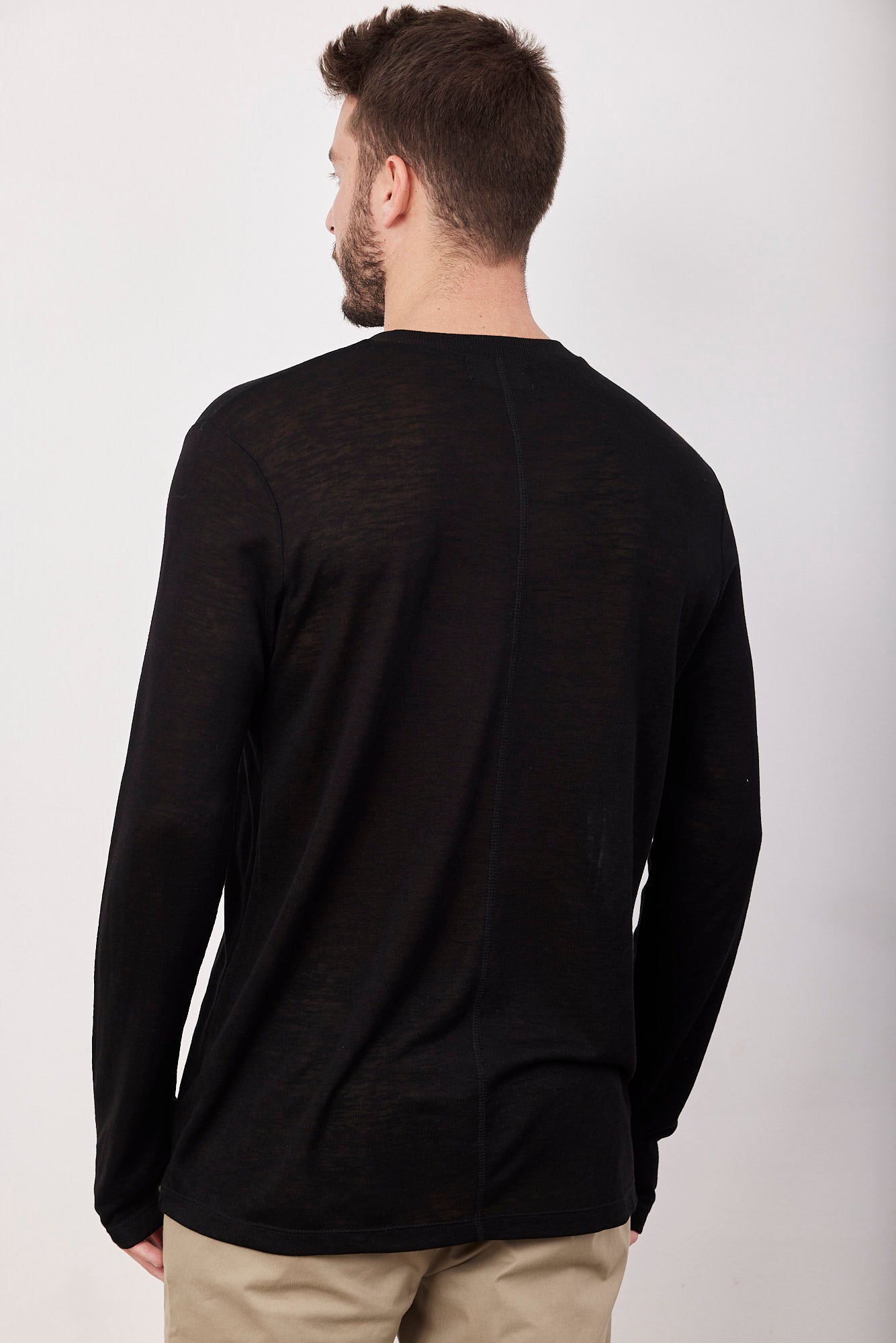 חולצת וי מודגש במראה פשתן - ITAY BRANDS