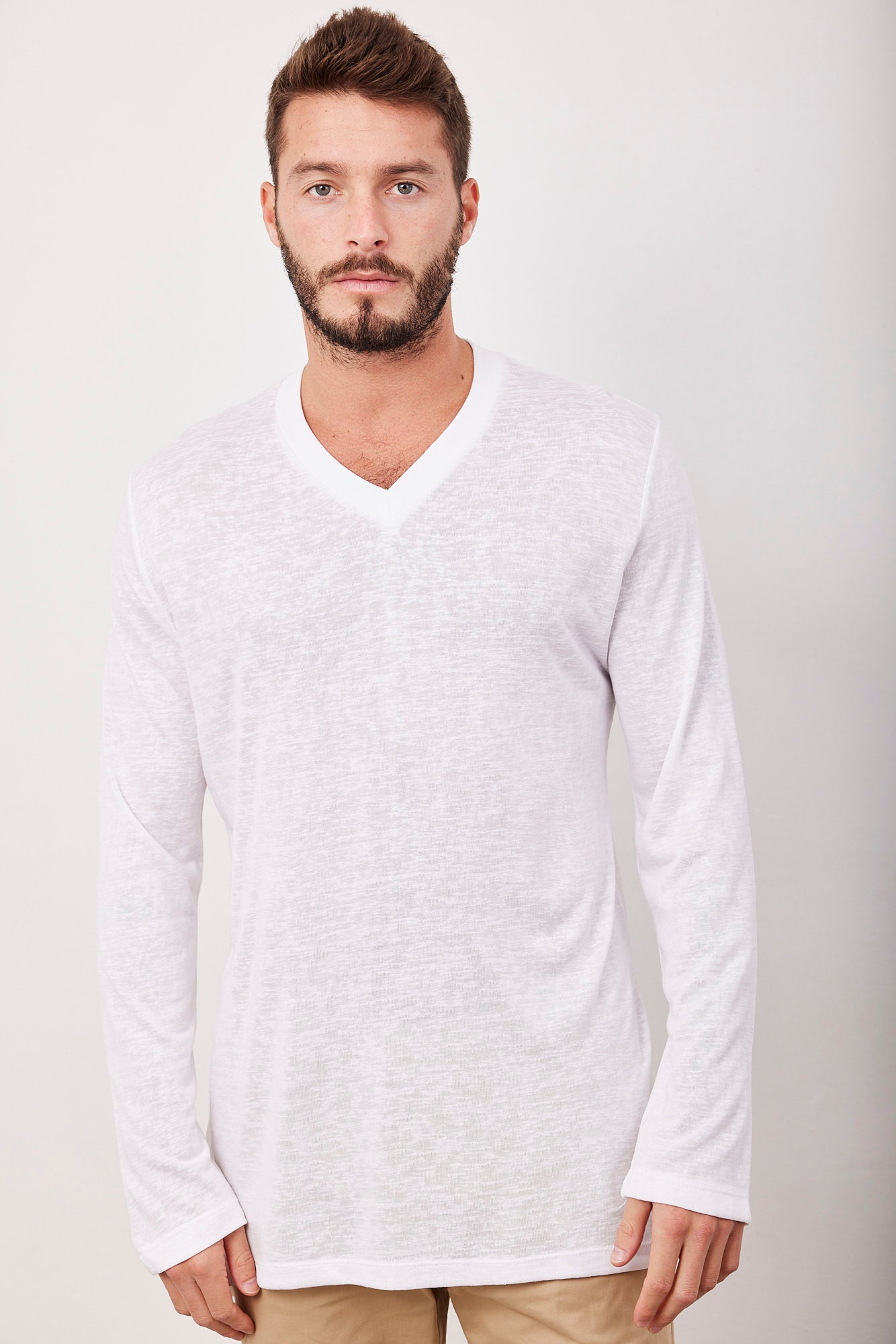 חולצת וי מודגש במראה פשתן - ITAY BRANDS