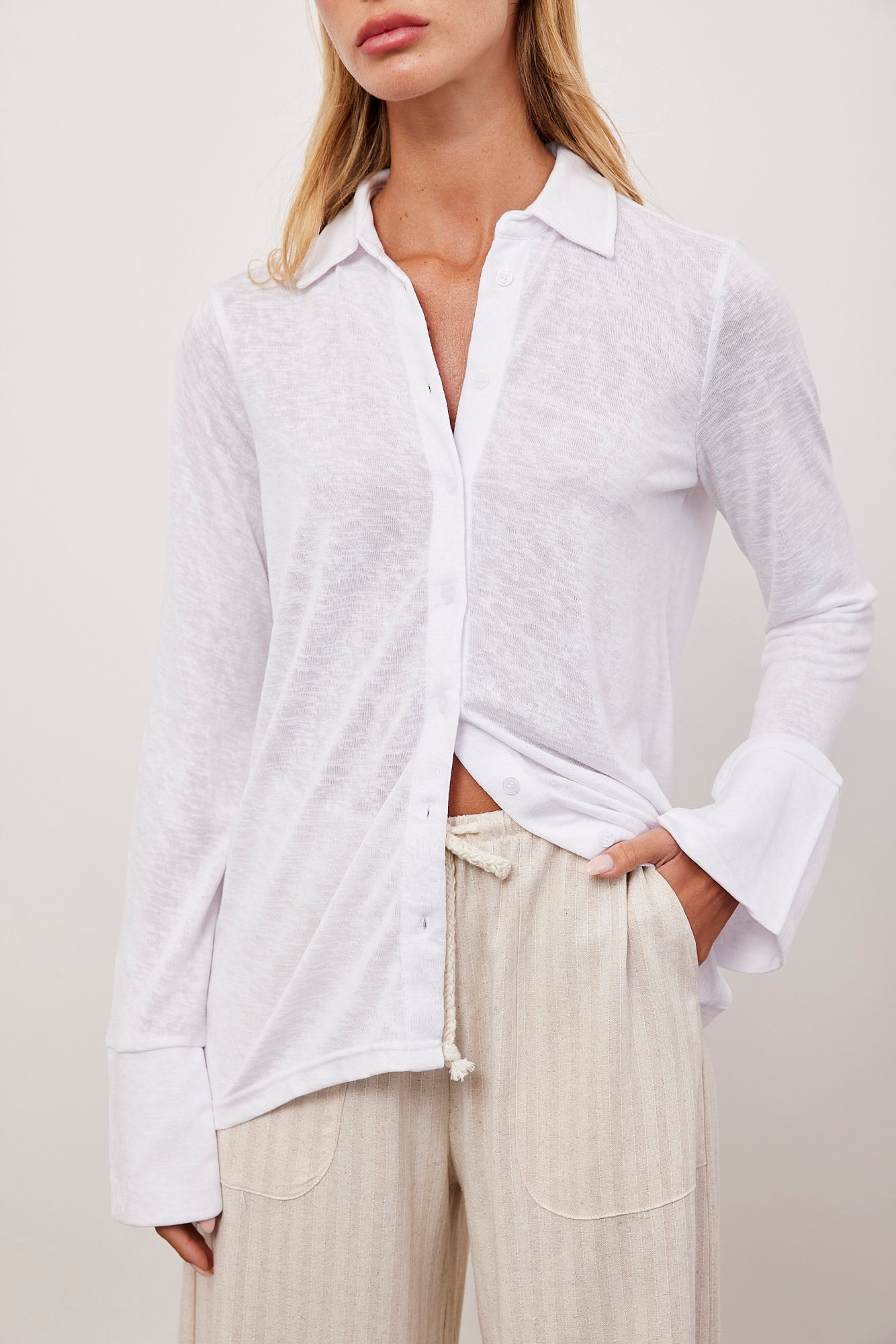 מכופתרת שקפקפה עם שרוולים מתרחבים - ITAY BRANDS