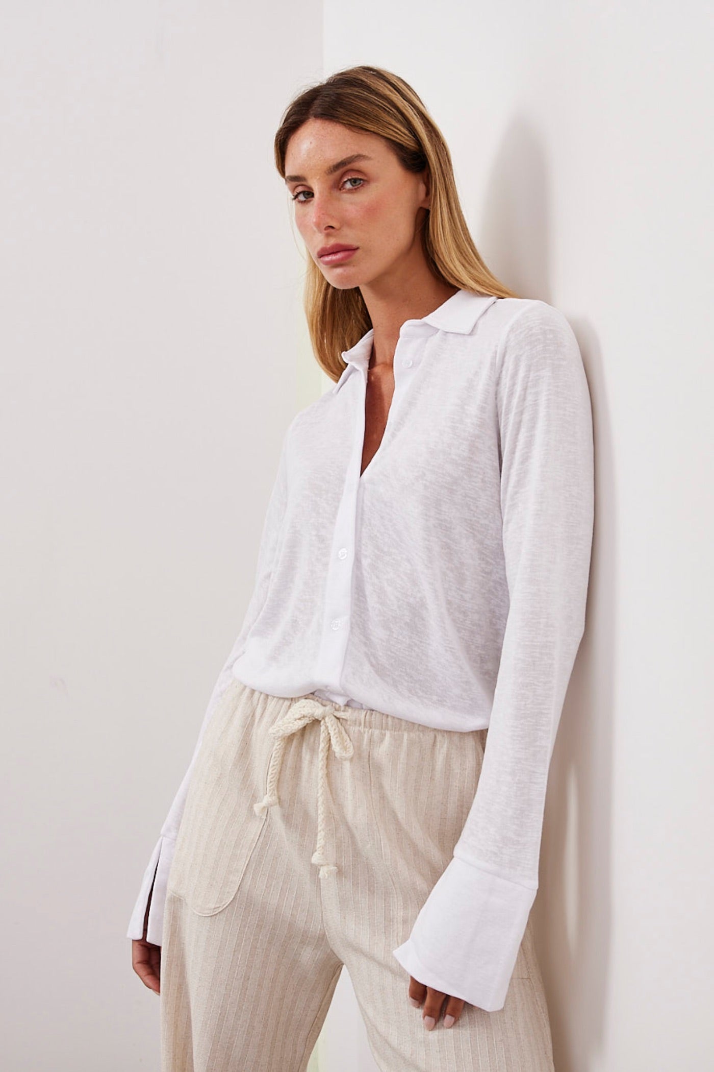 מכופתרת שקפקפה עם שרוולים מתרחבים - ITAY BRANDS