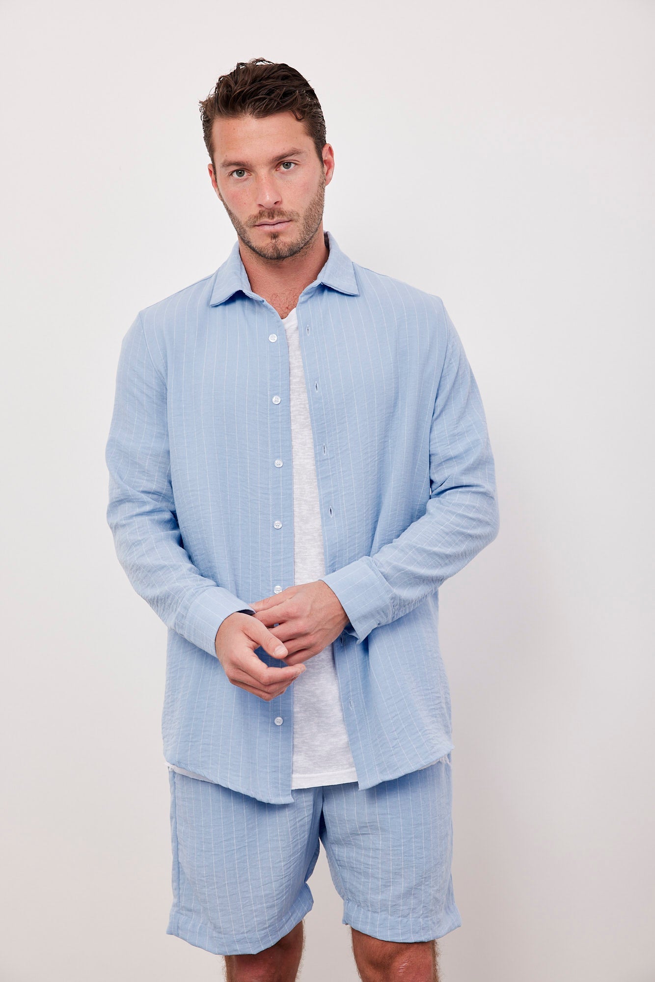 מכנסיים קצרים בטקסטורה בשילוב פשתן - ITAY BRANDS