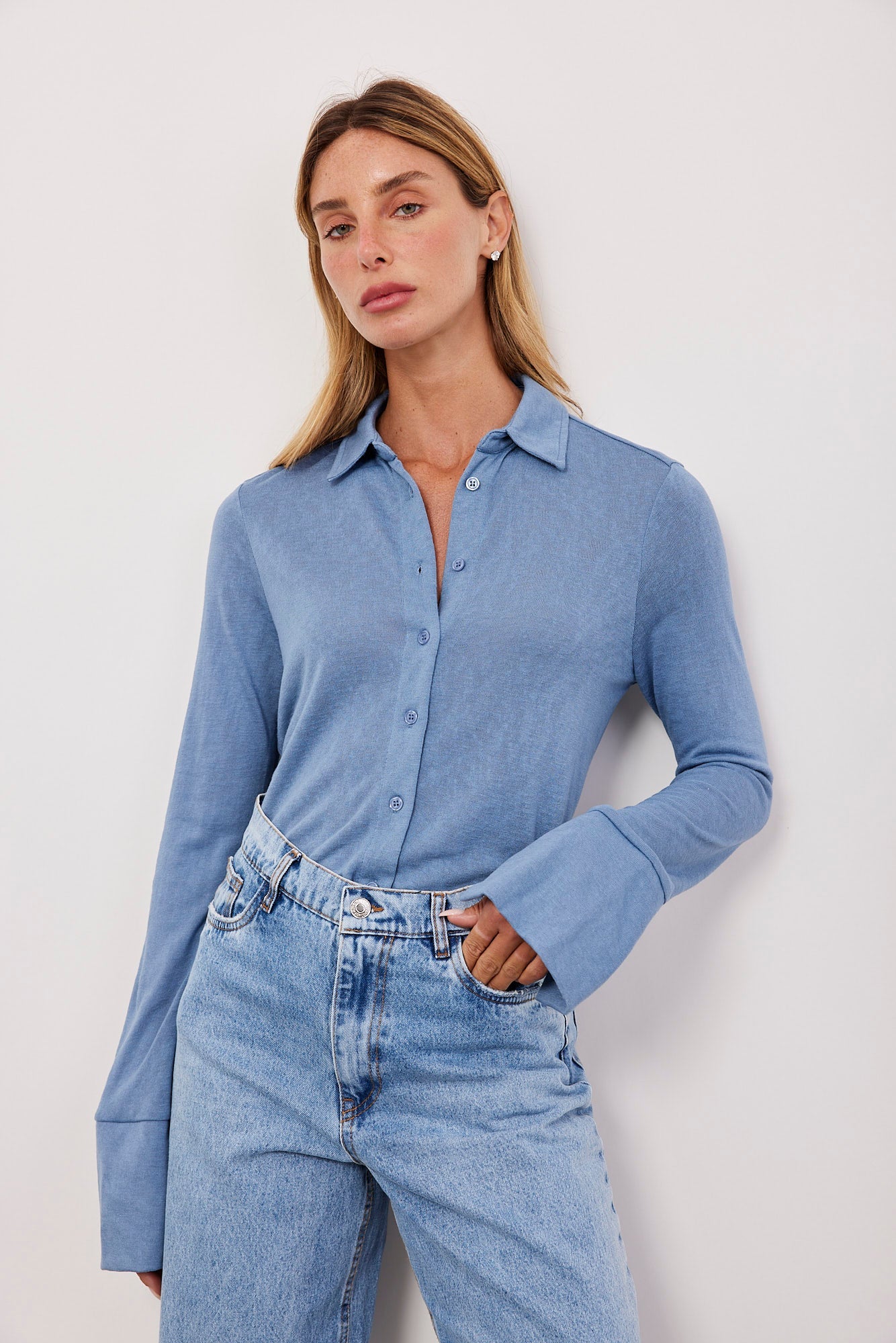 מכופתרת שקפקפה עם שרוולים מתרחבים - ITAY BRANDS